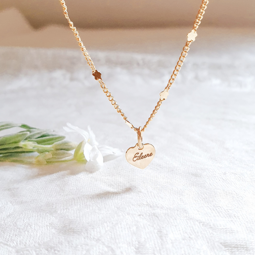 collier mini coeur grave