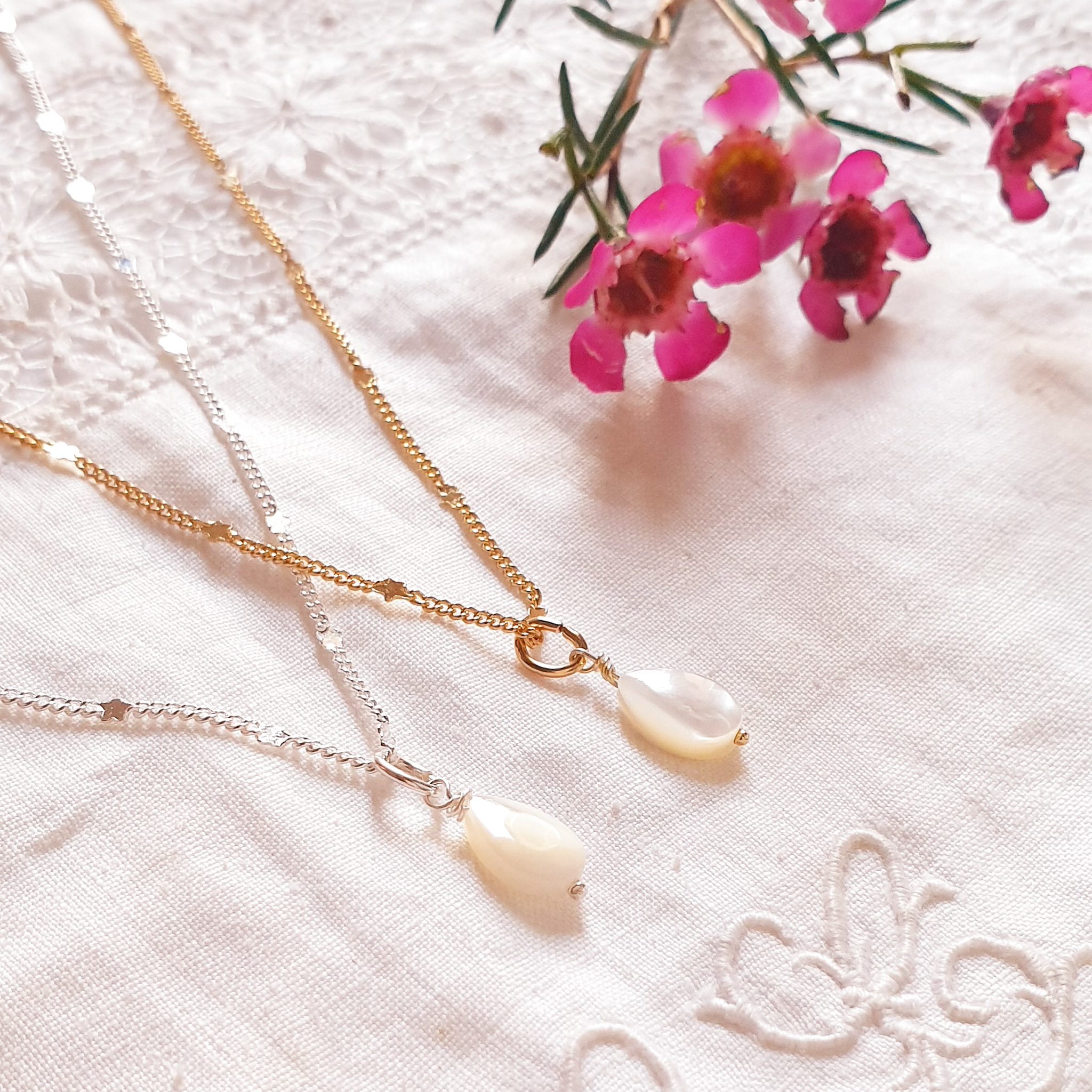 BLANCHE charm goutte nacre blanche pour collier or argent