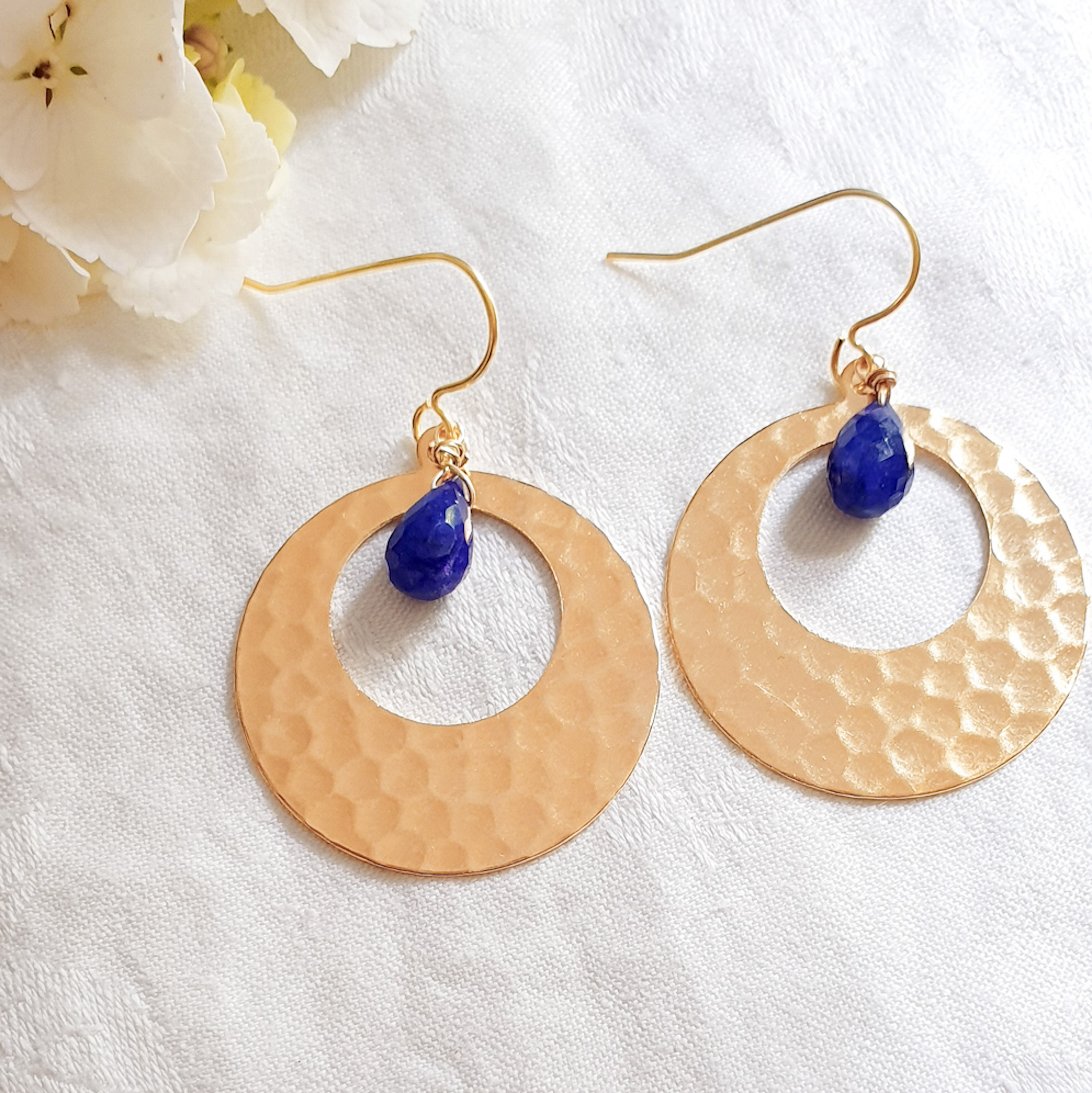boucle oreille pierre bleu martele