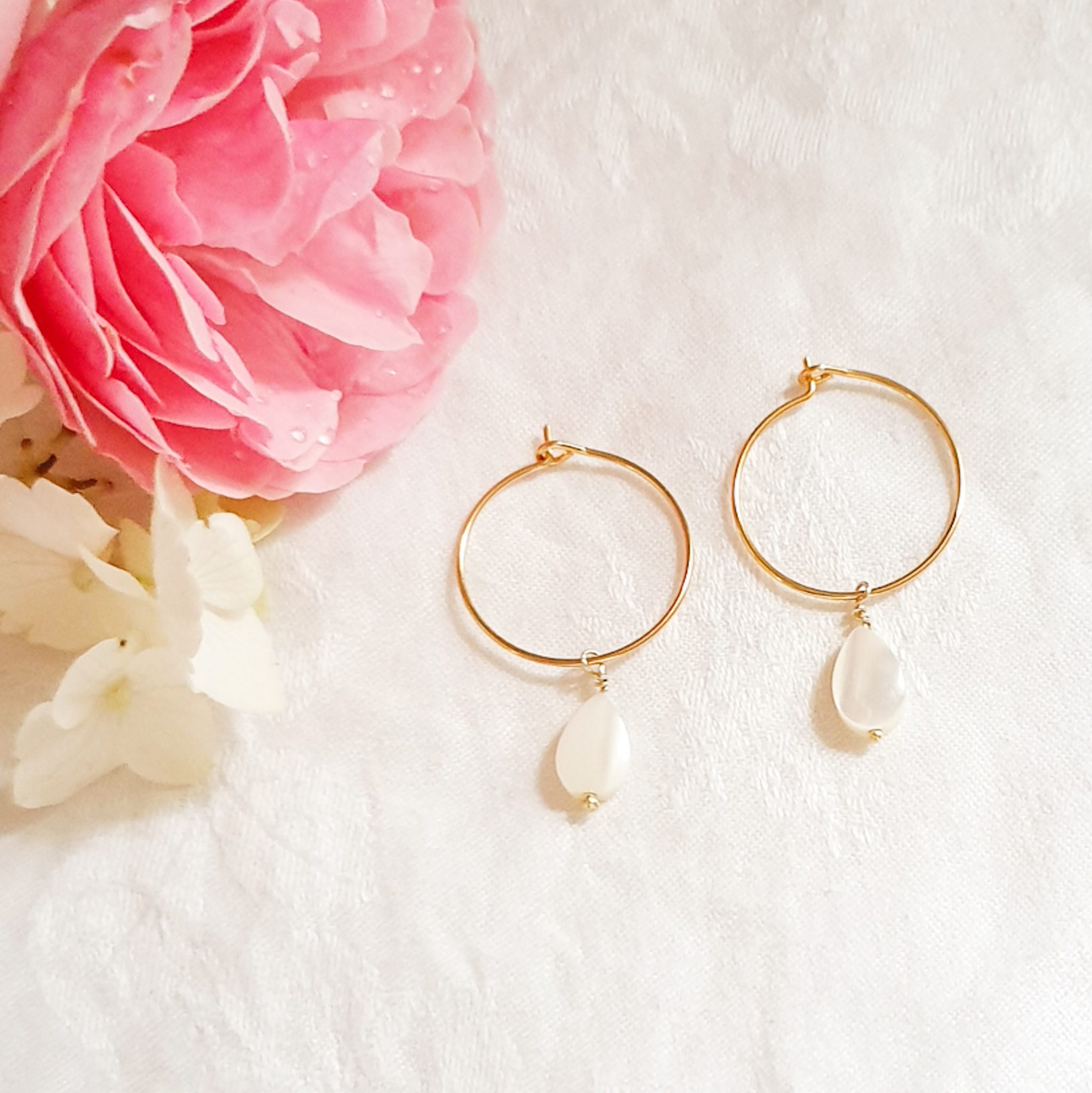 creoles charm nacre blanc