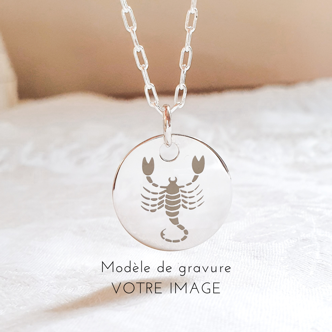 collier homme personnalise scorpion grave