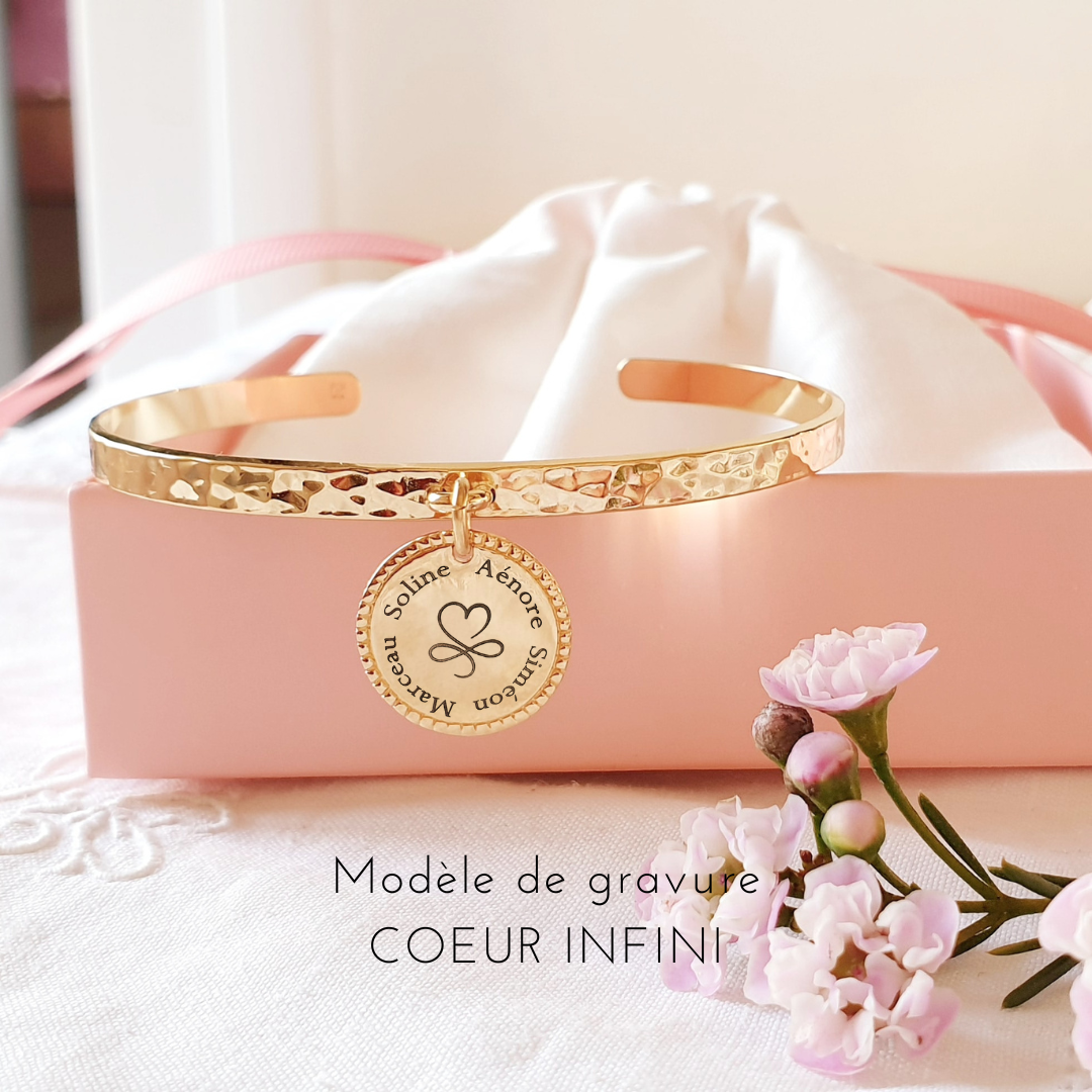 bracelet jonc martele gravure famille