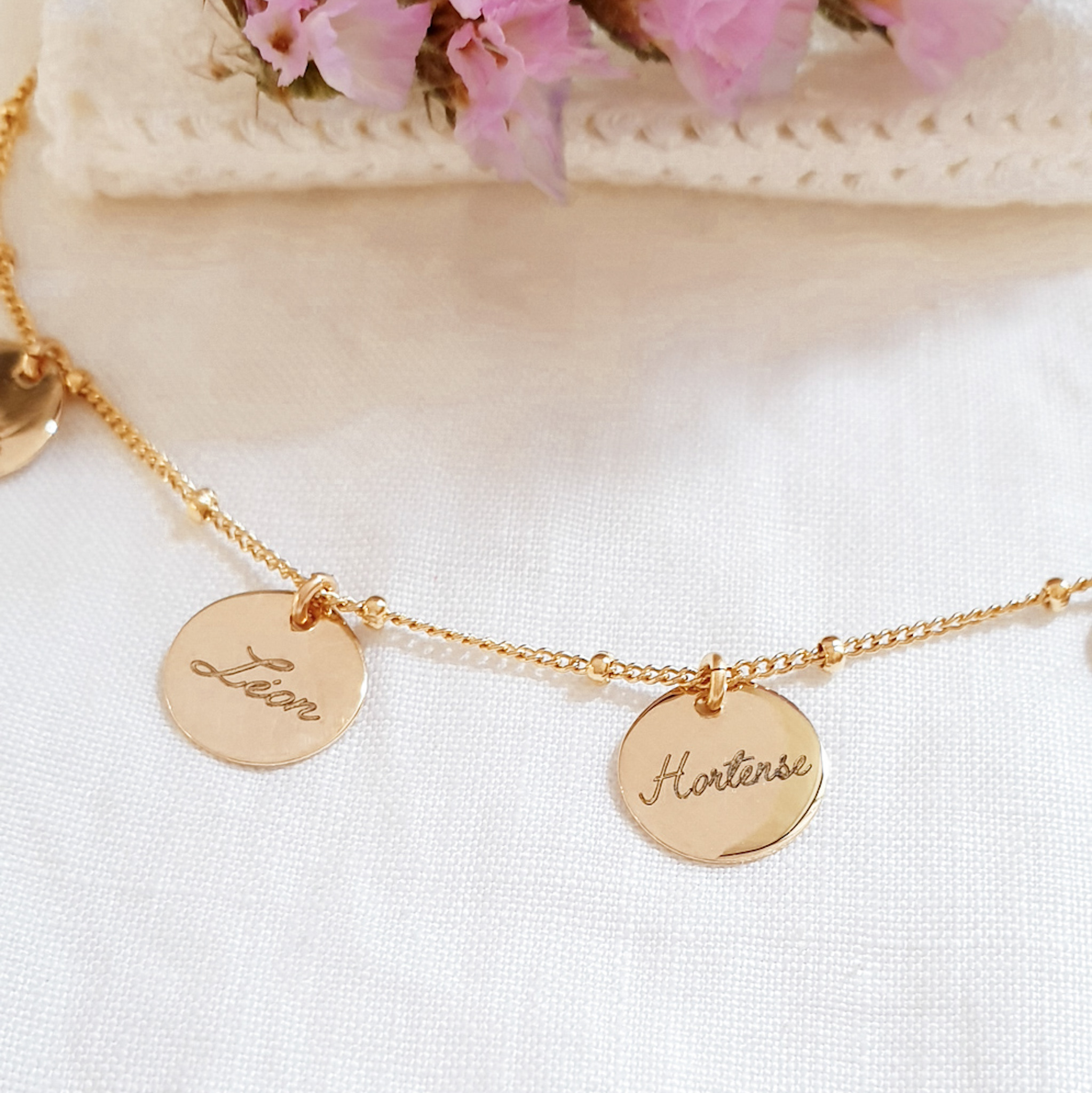 collier prenoms pendentifs personnalises or
