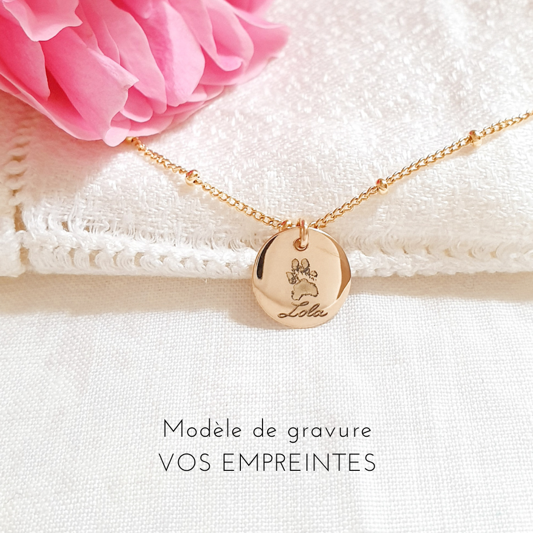 bijou souvenir avec empreinte chien grave