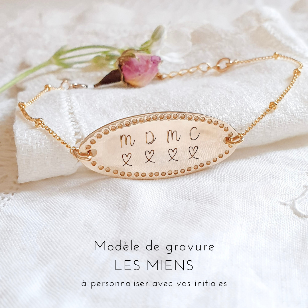bijou femme plaque or personnalise initiales