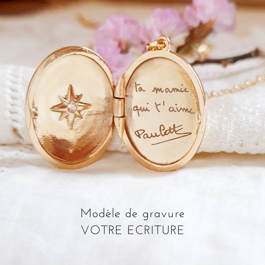 bijou avec ecriture gravee