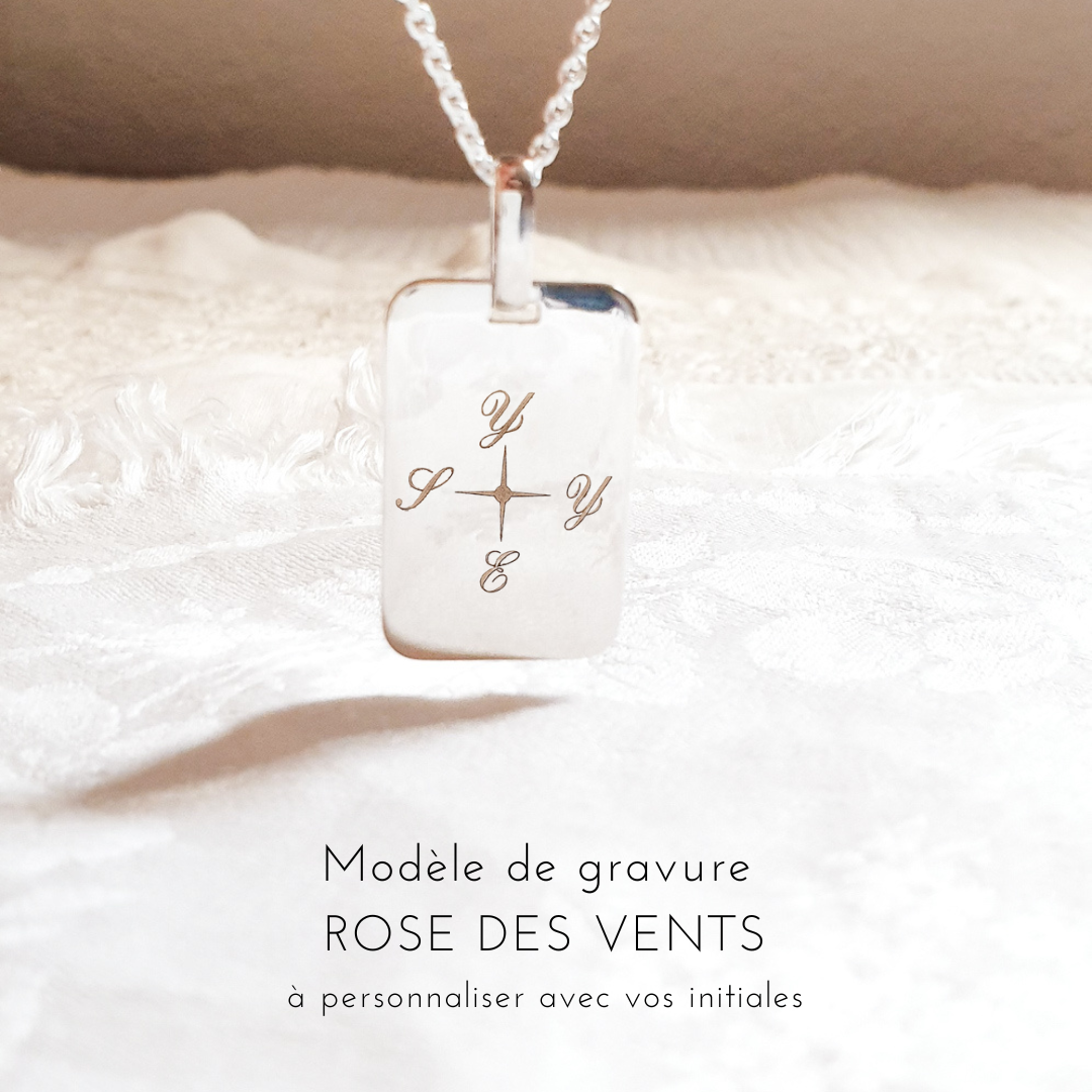 pendentif plaque rose des vents initiales