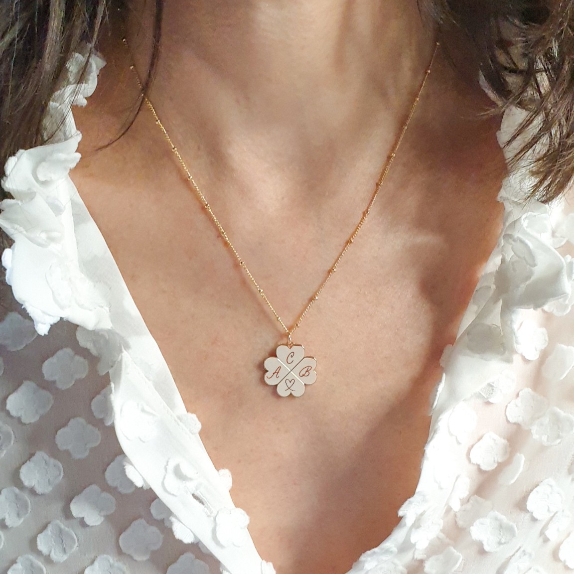 collier trefle gravure initiales