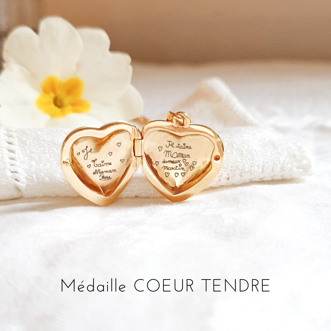 medaillon avec dessin enfant grave