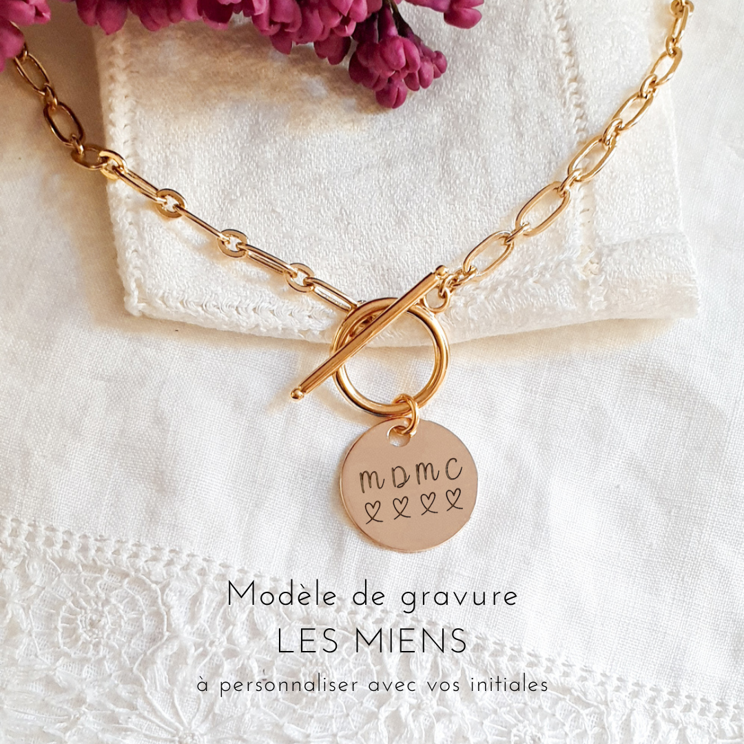 collier personnalise initiales fermoir baton