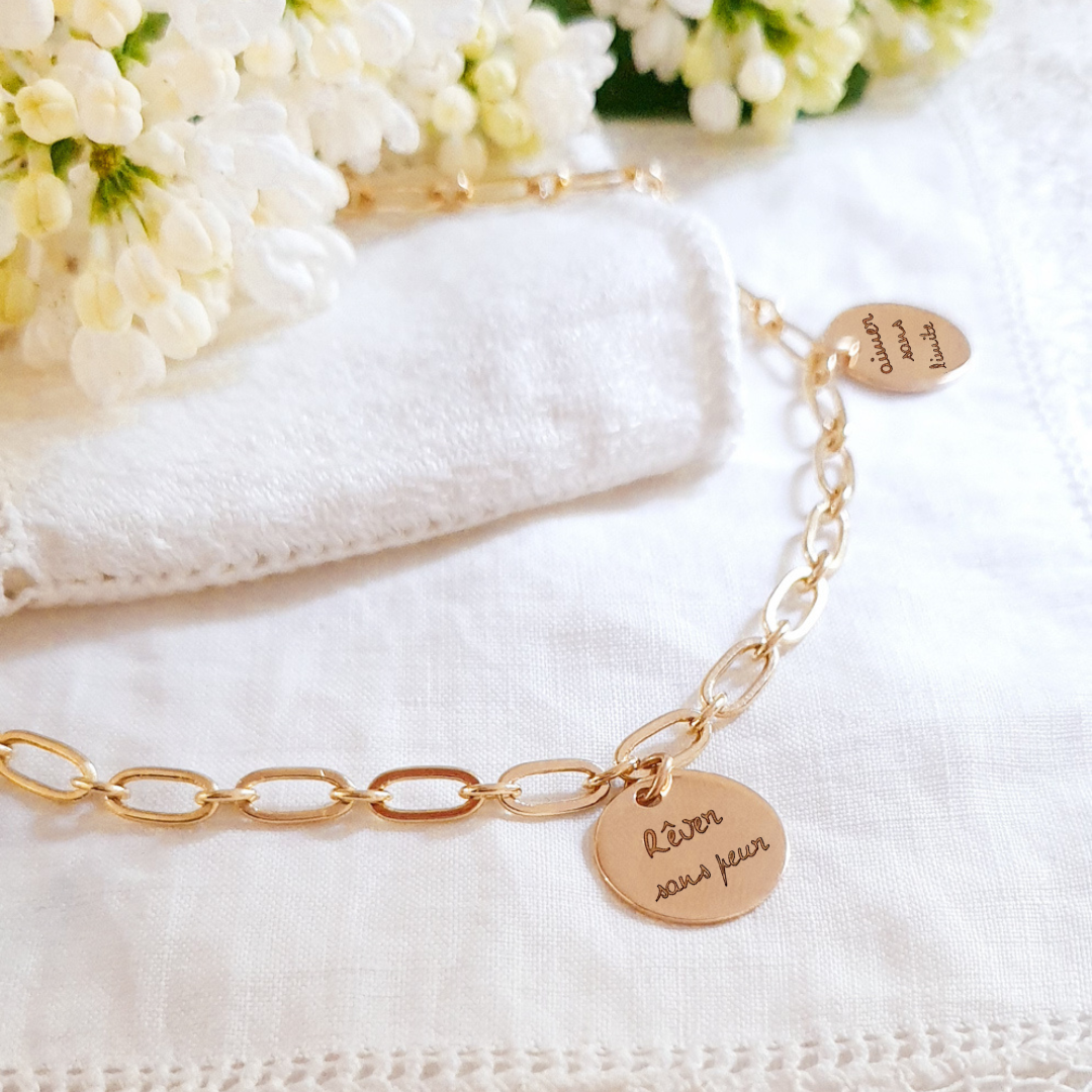 collier medailles gravees mantra grigri or