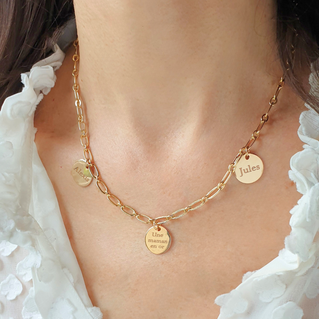 collier personnalise medailles prenoms maman en or