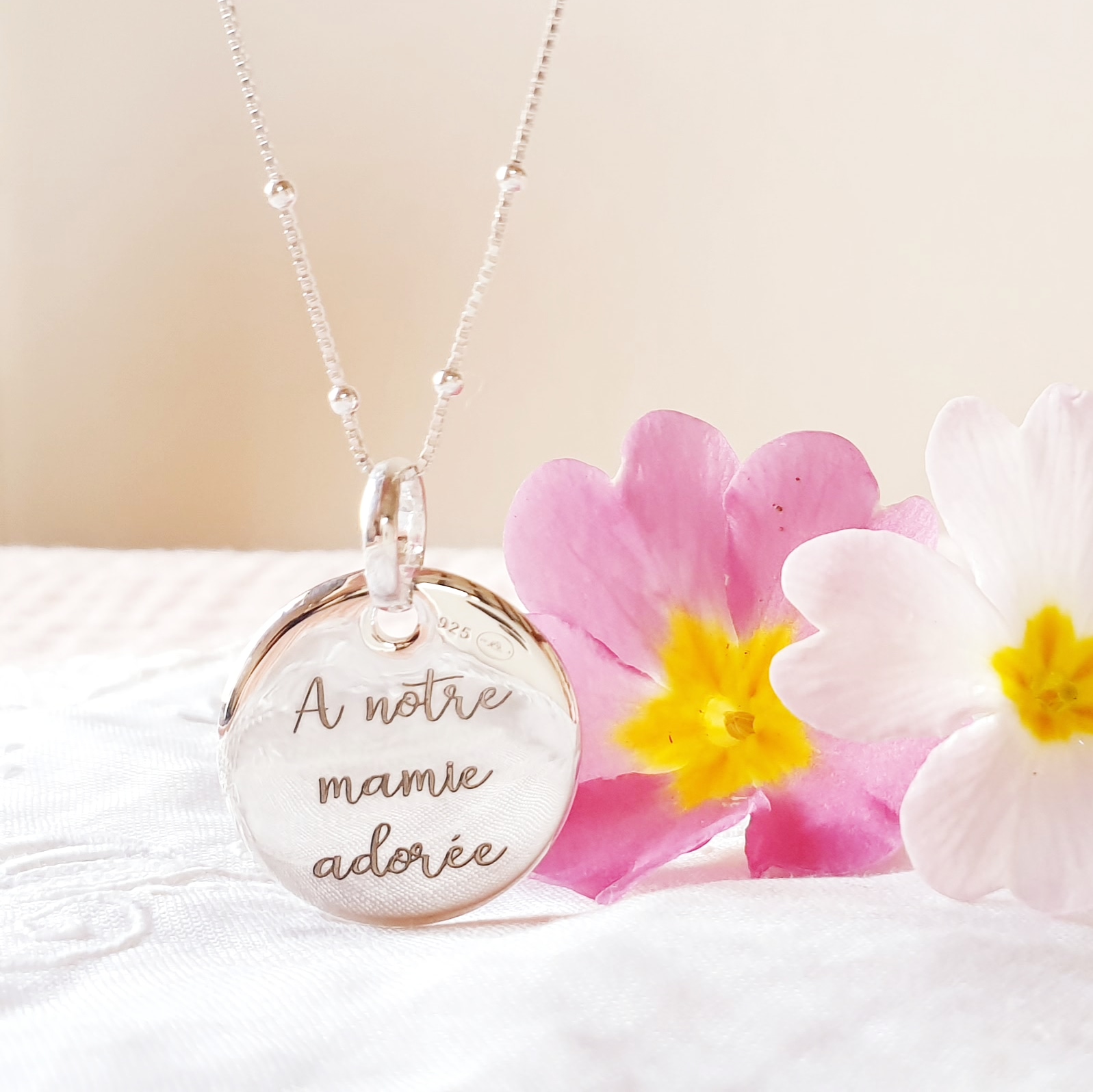 idee cadeau grand mere bijou personnalisé