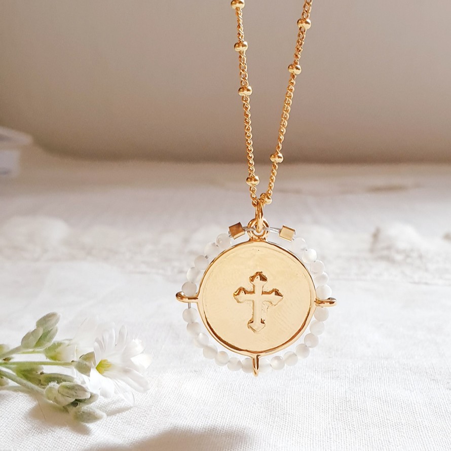 collier croix et pierre de naissance nacre blanc