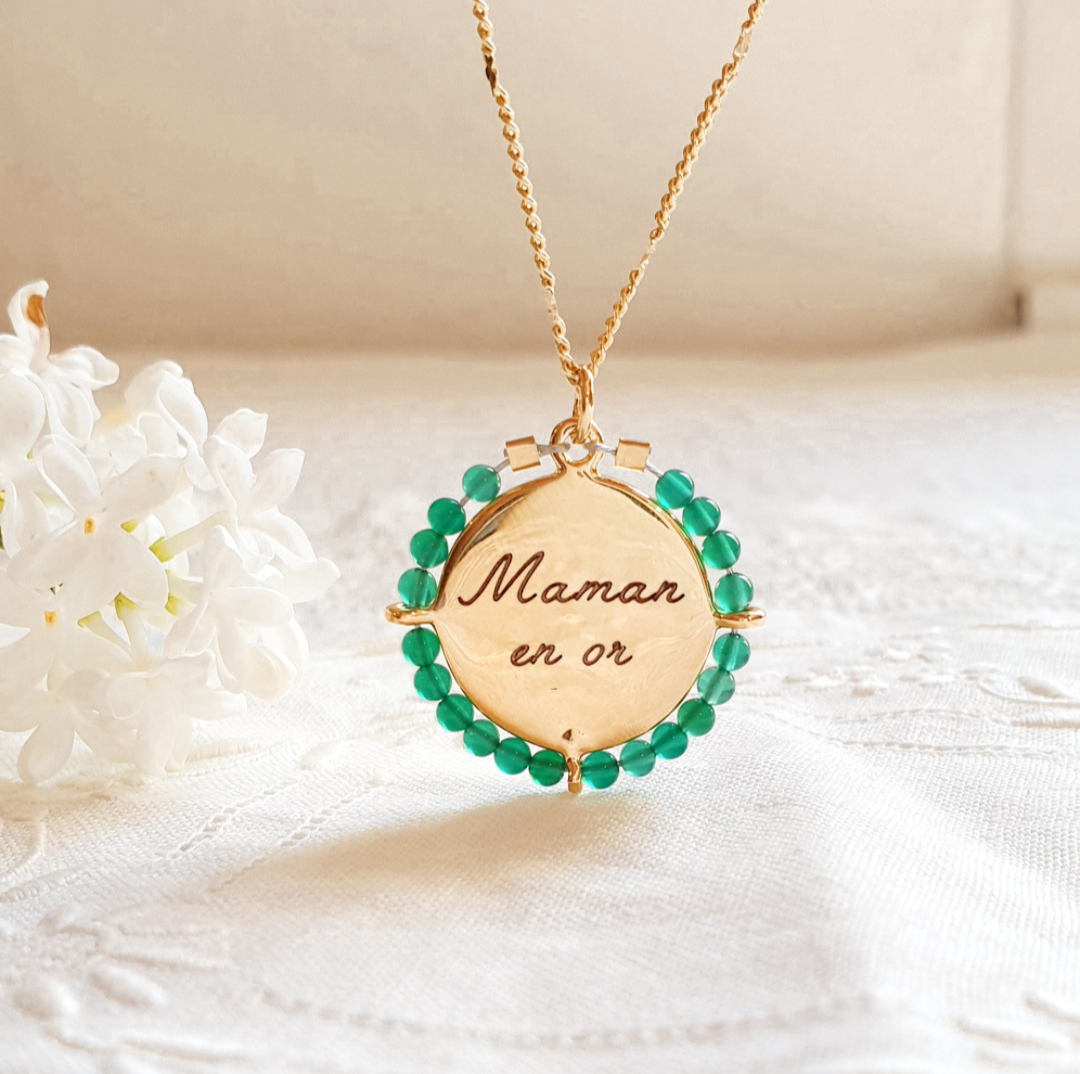 cadeau fete des meres medaille personnalisee pierre de mai