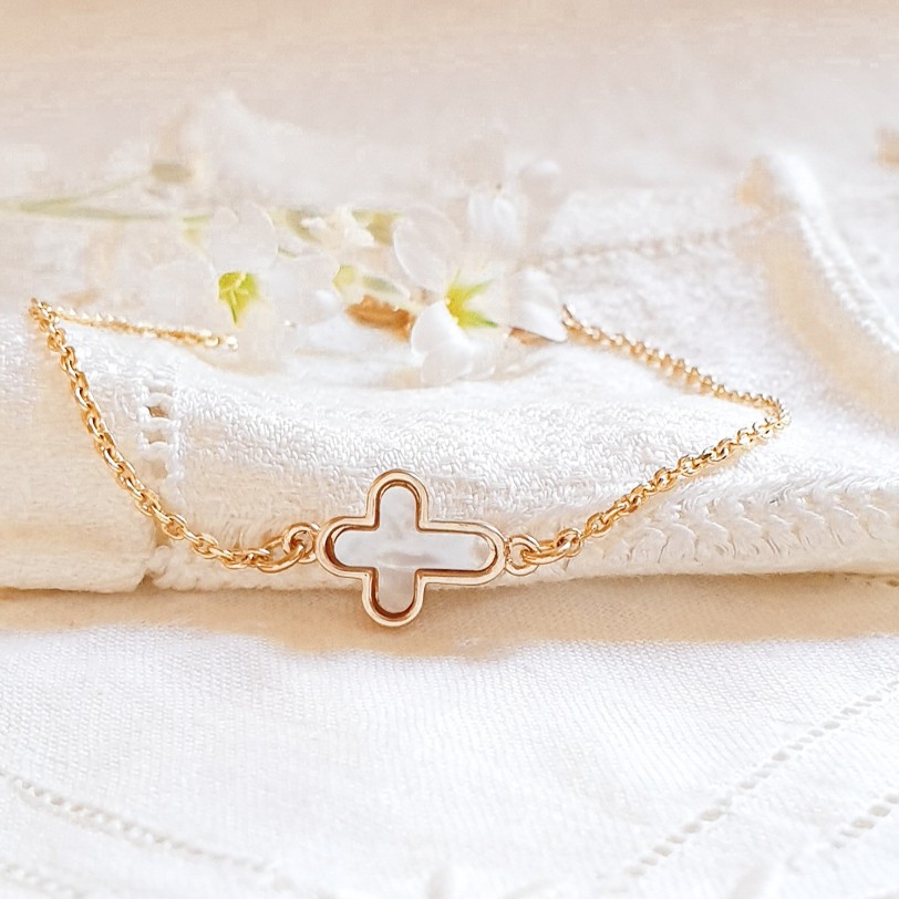 bracelet avec croix nacre
