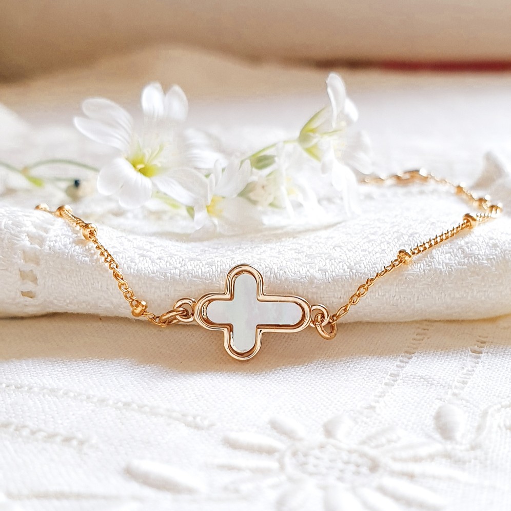BENIE bracelet croix en nacre et Or personnalisable au verso