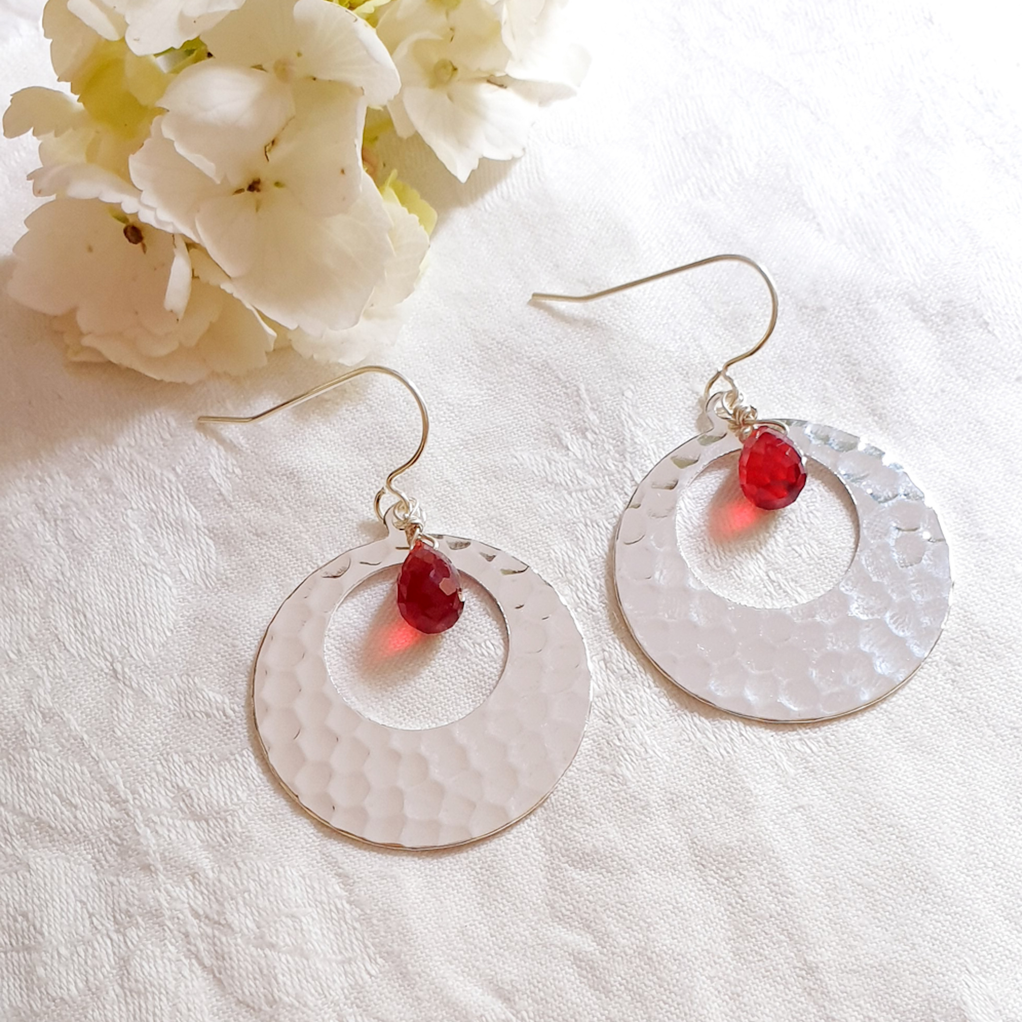 boucle-oreille-femme-pierre-rouge