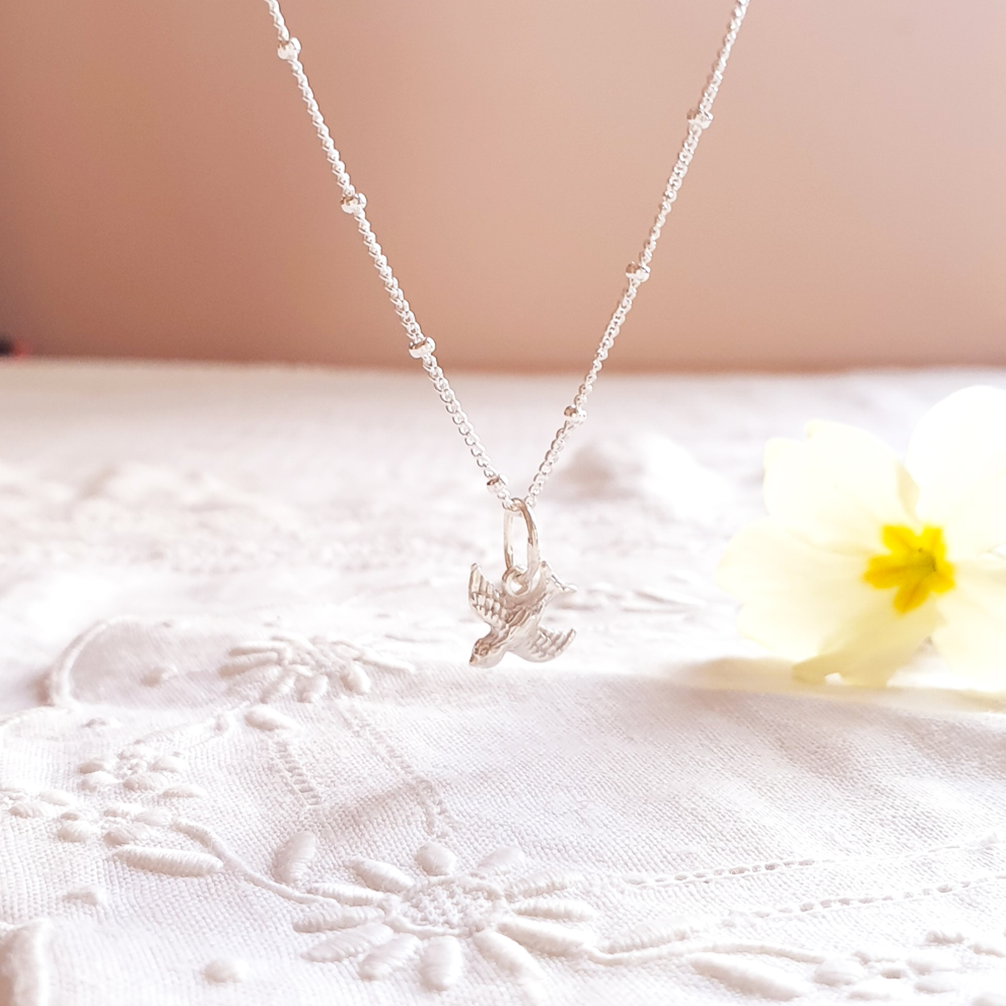 collier-argent-enfant-cadeau-religieux-colombe-de-paix