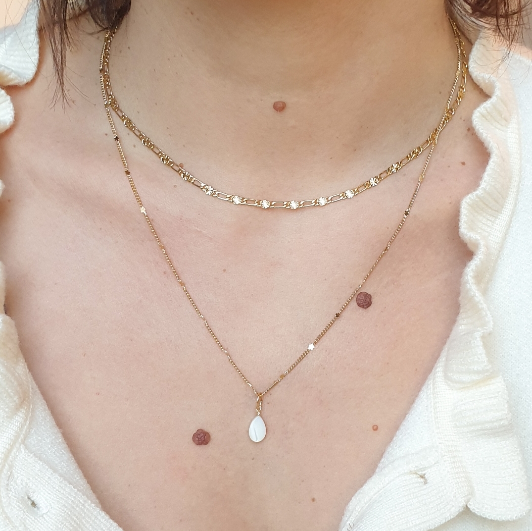 collier-vintage-fleurie-charm-goutte-nacre-soyeuse-chaine-etoiles