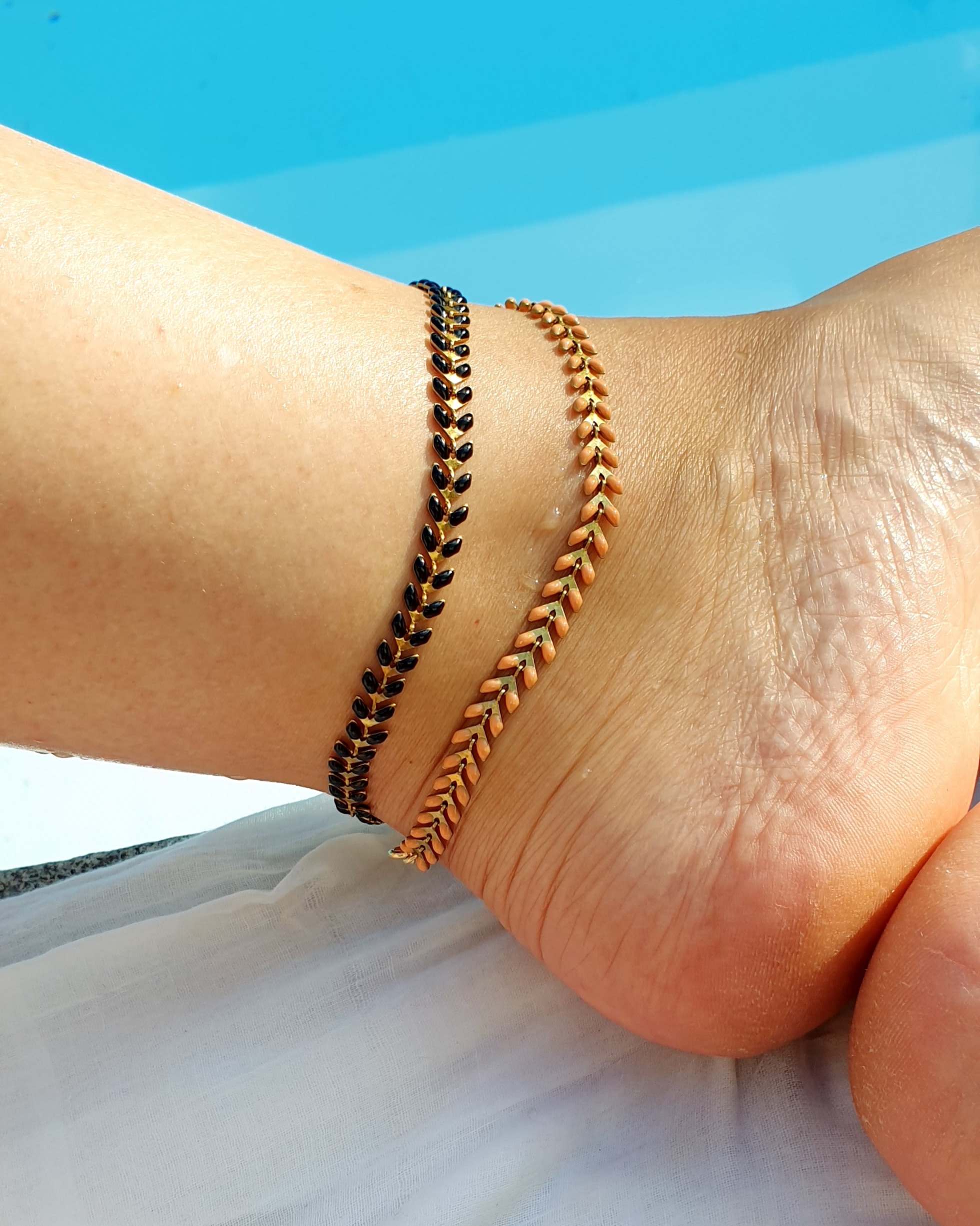 bracelet-de-cheville-or-noir-safran-copacabana-epis