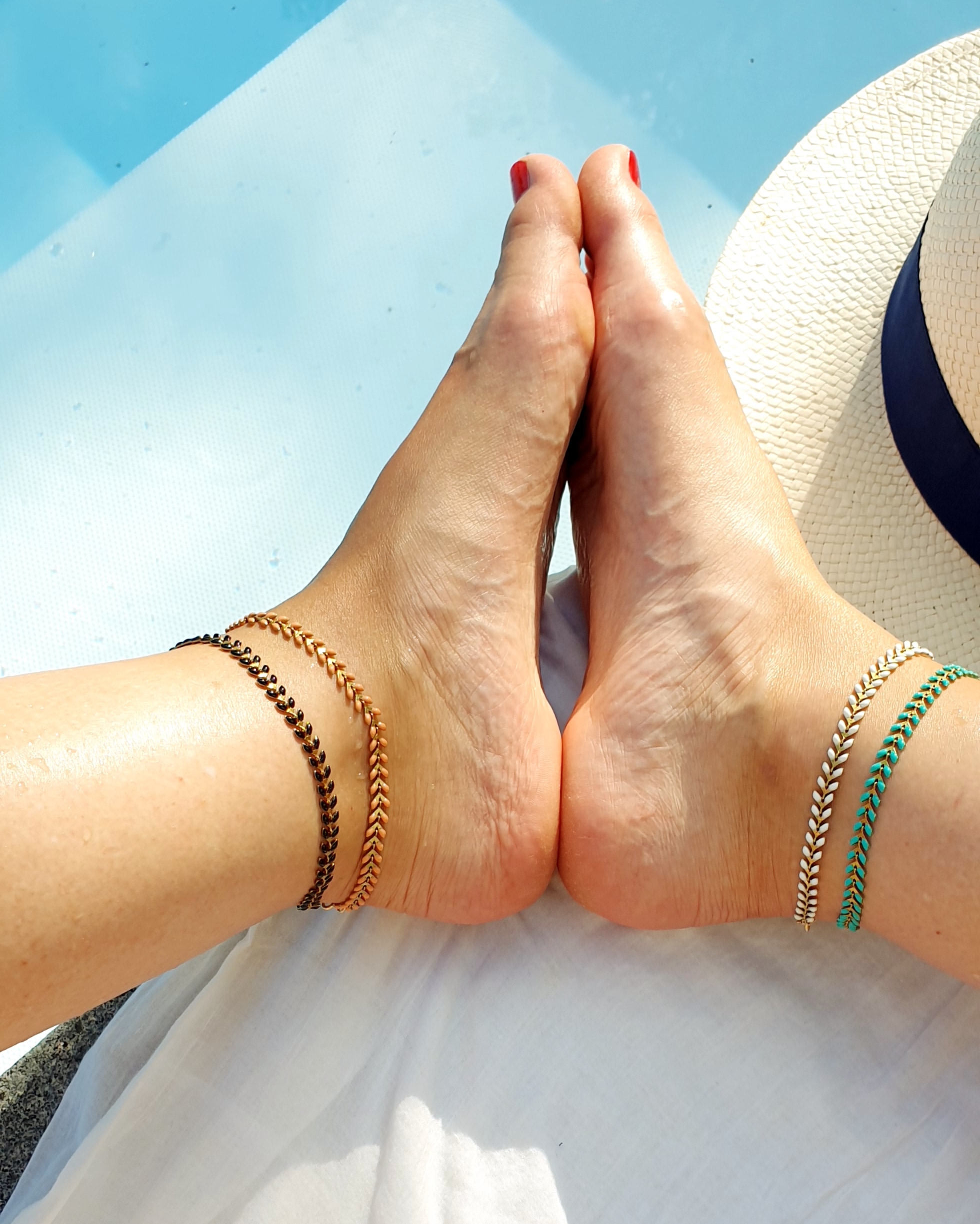 bracelet-de-cheville-or-noir-safran-turquoise-blanc-copacabana-epis