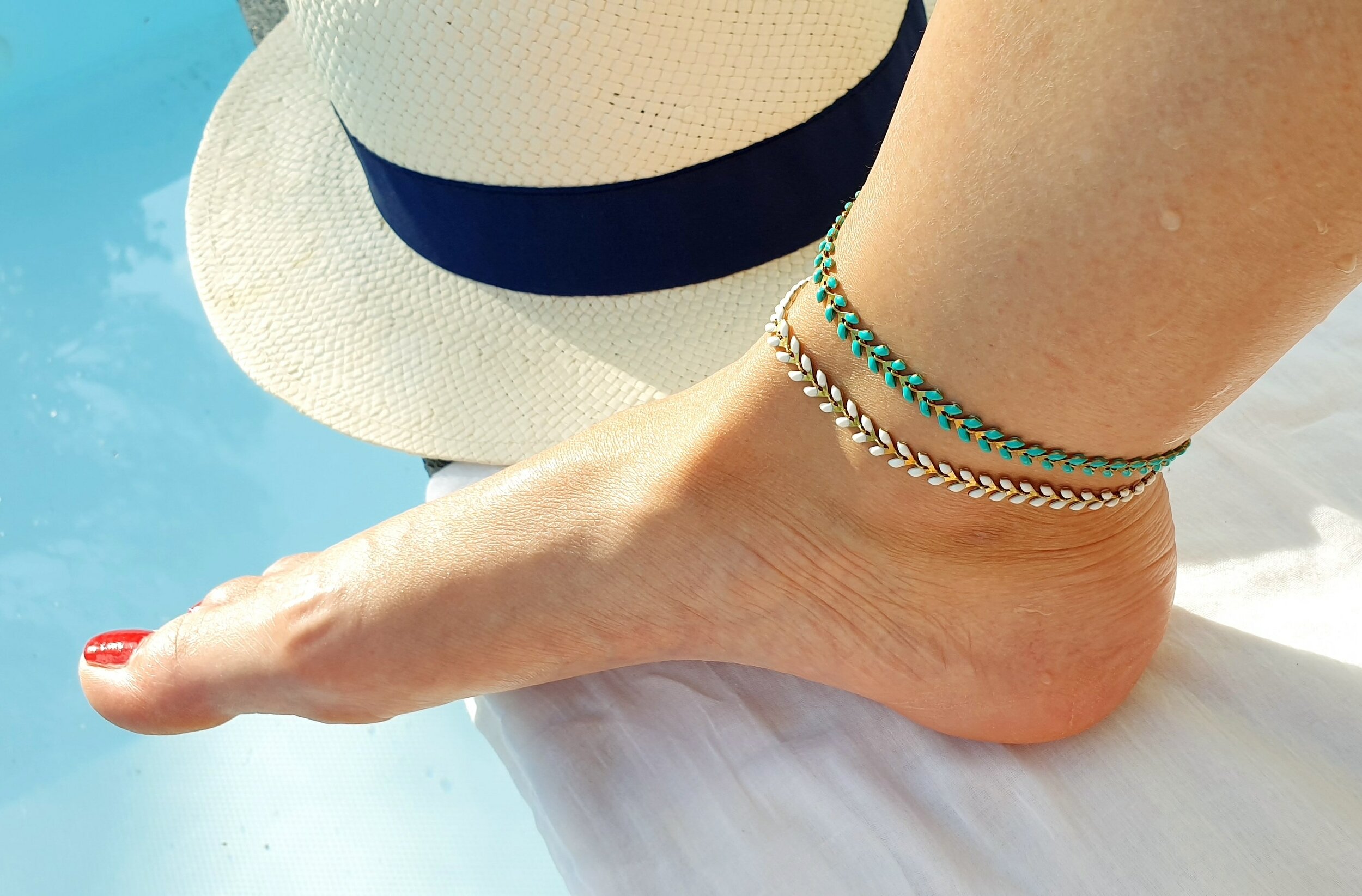 bracelet-de-cheville-dore-copacabana-blanc-turquoise-epis