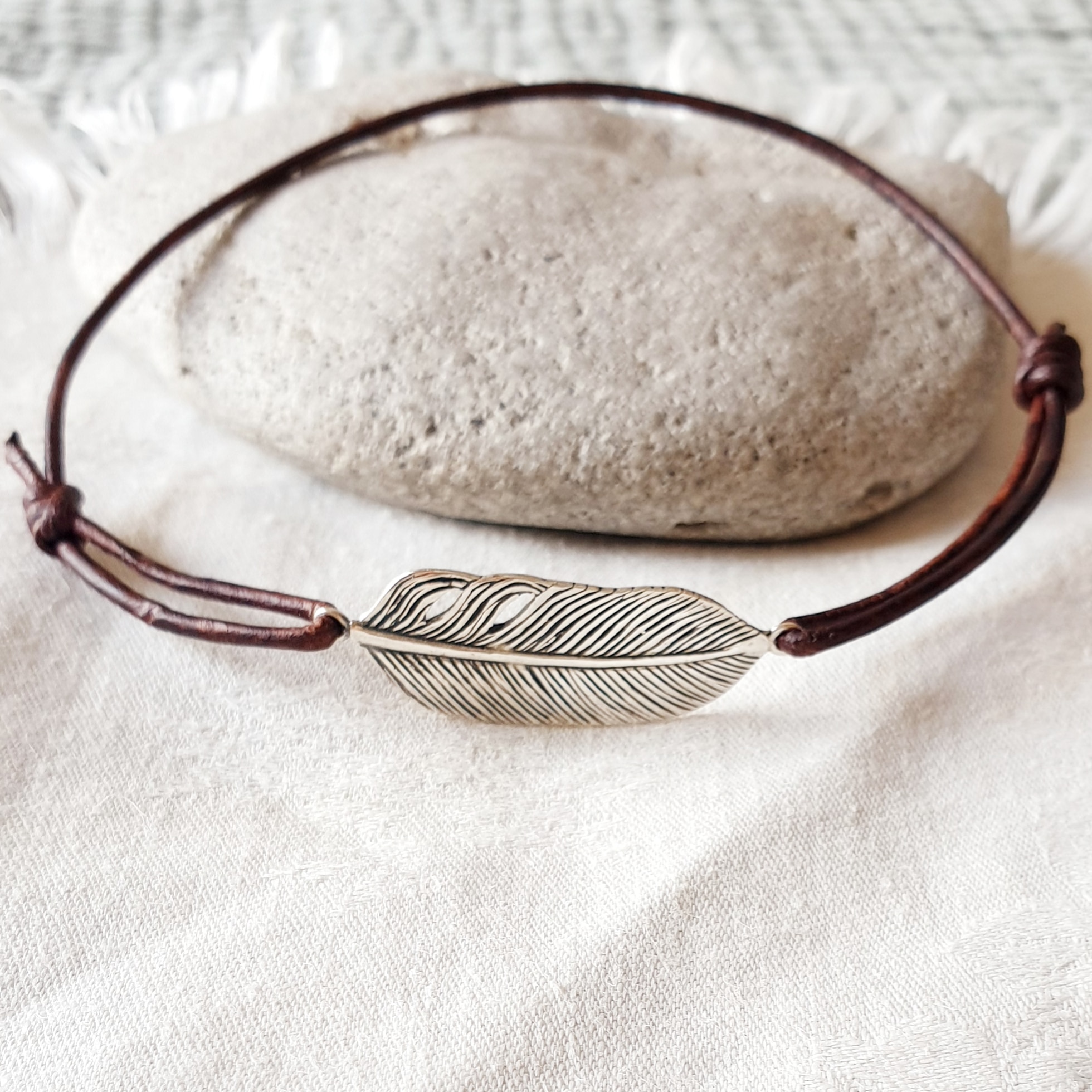 bracelet-homme-cuir-cordon-plume-bradley
