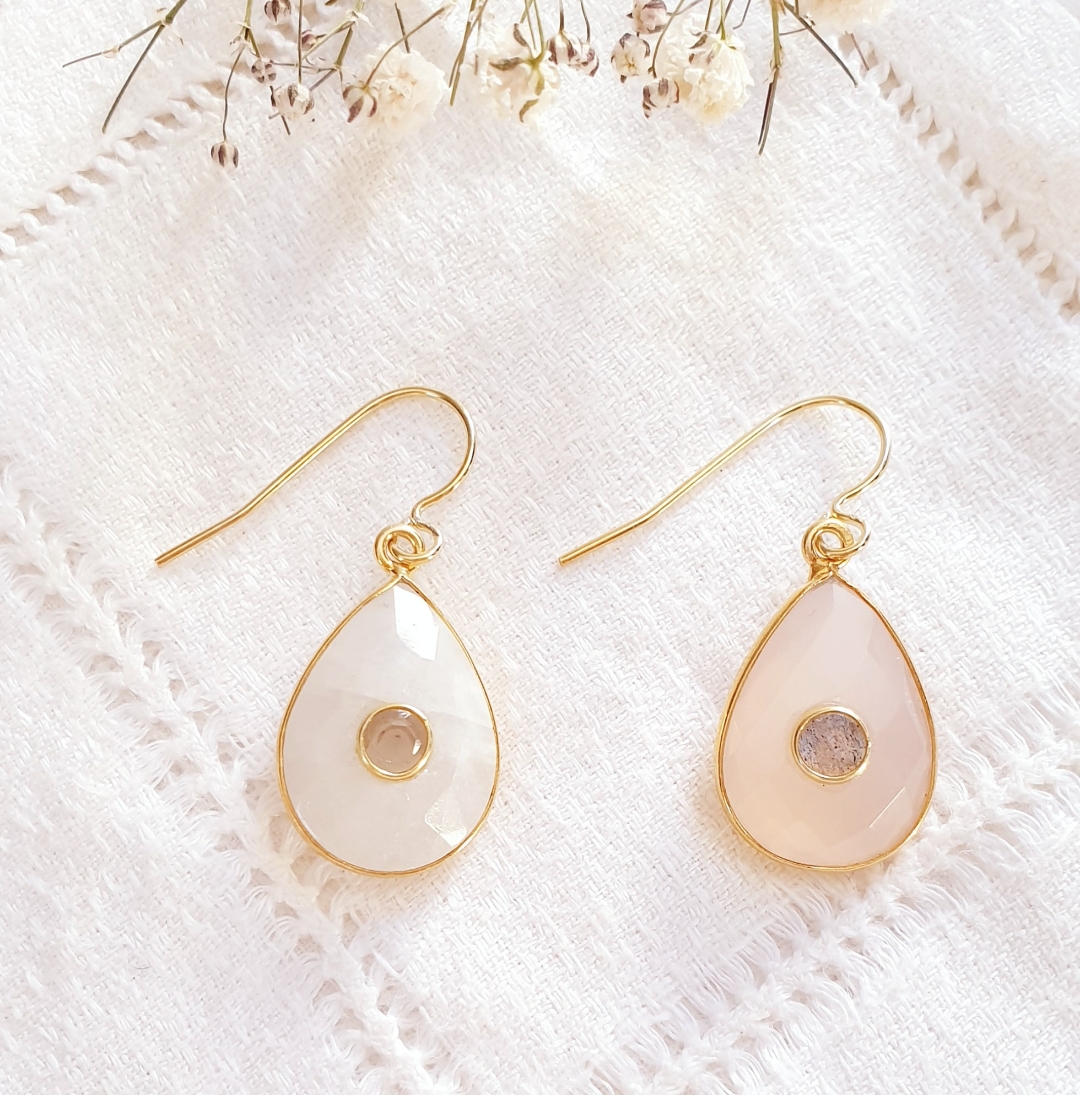 INTRIGANTES boucles d\'oreilles gouttes en pierre fine pastel
