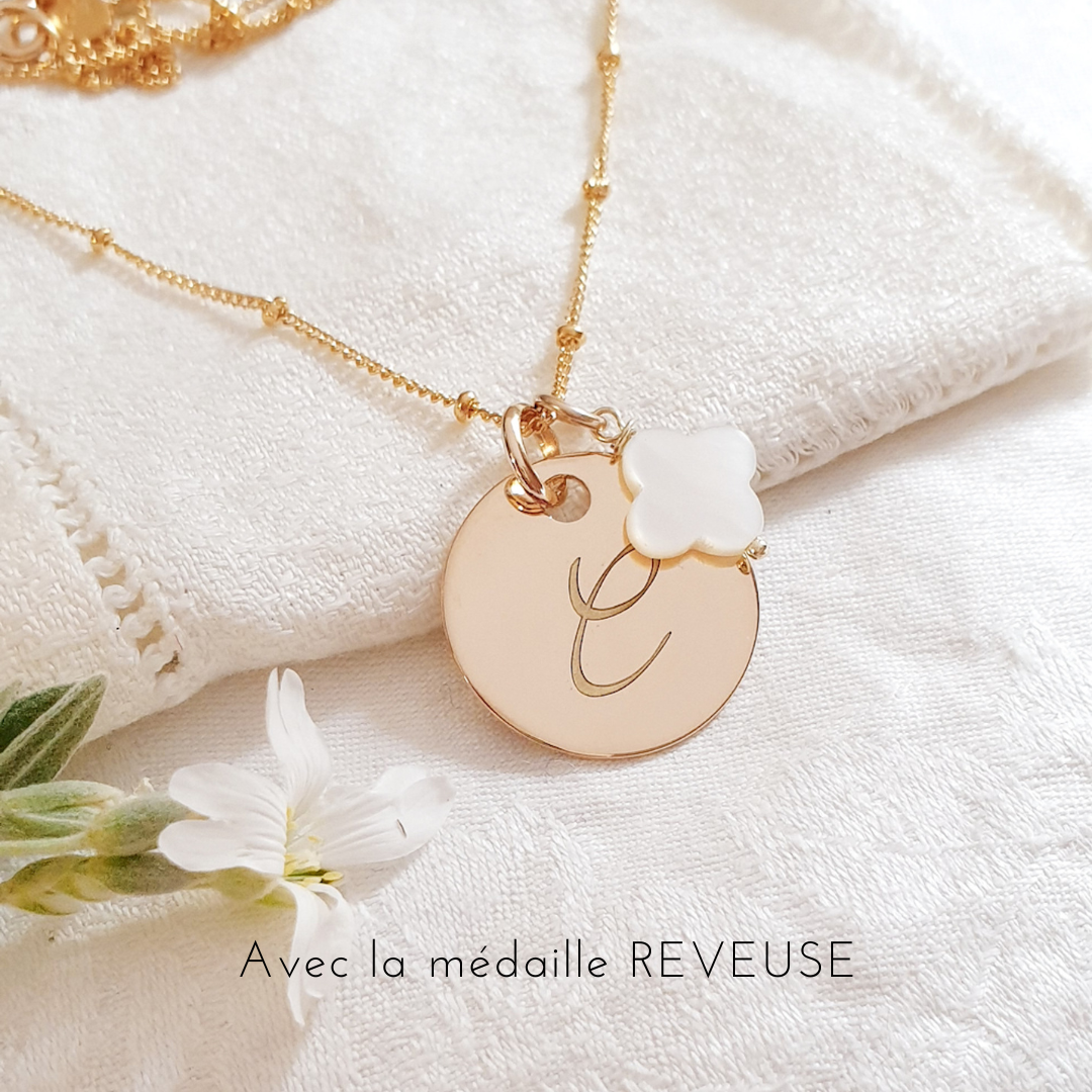 collier-pendentif-nacre-fleur-trefle