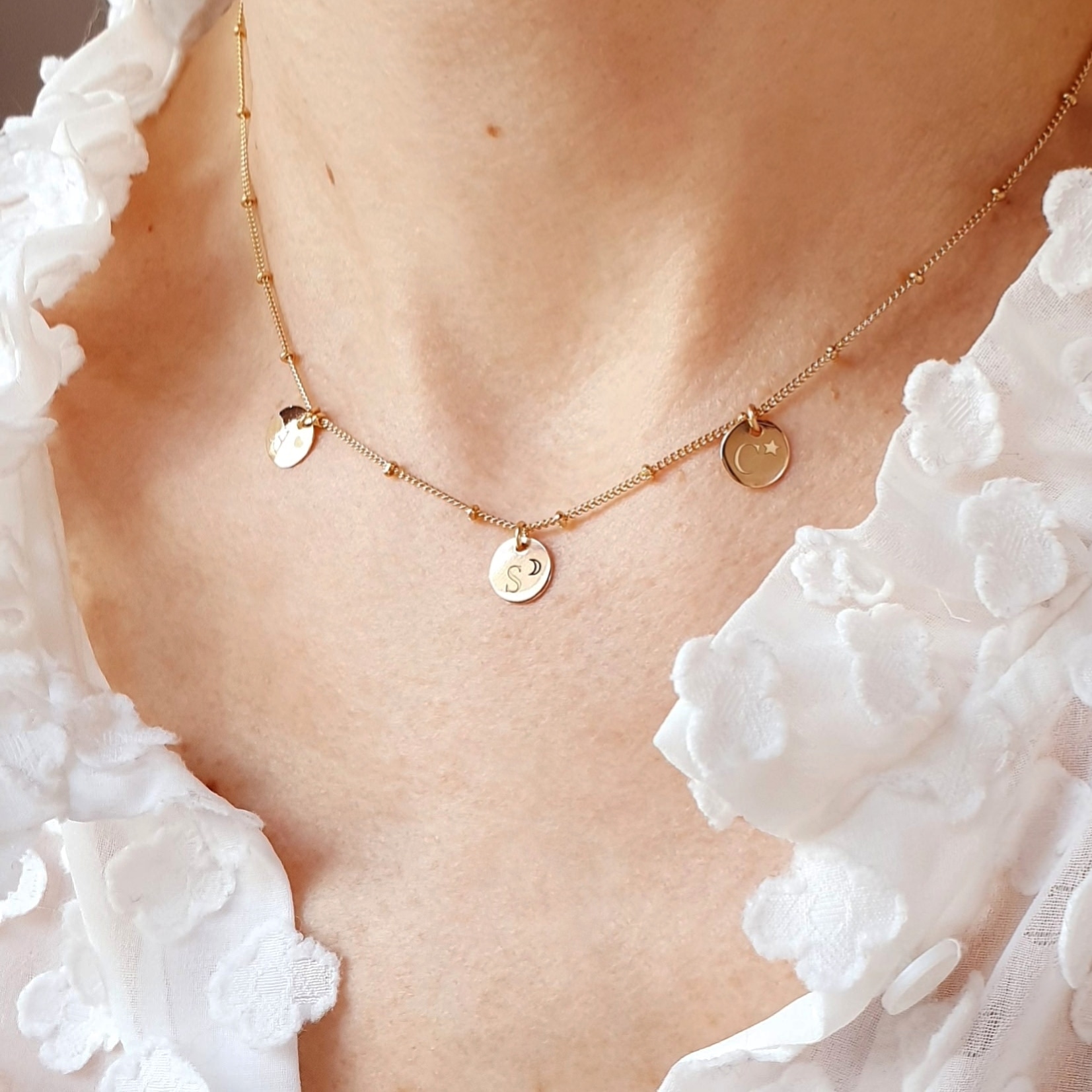 bijou-personnalise-femme-collier-initiales-famille