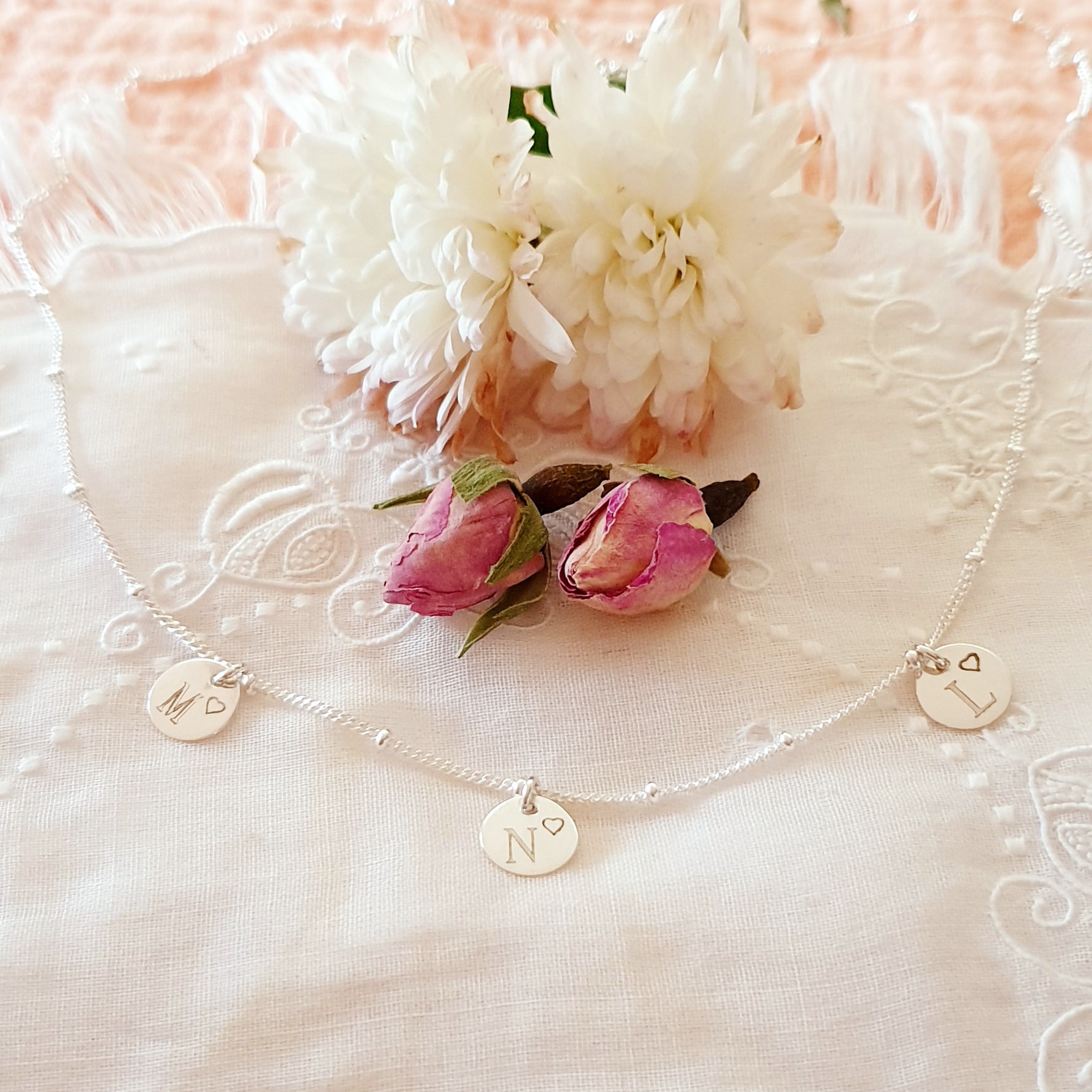 collier-personnalisable-petites-medailles-initiales
