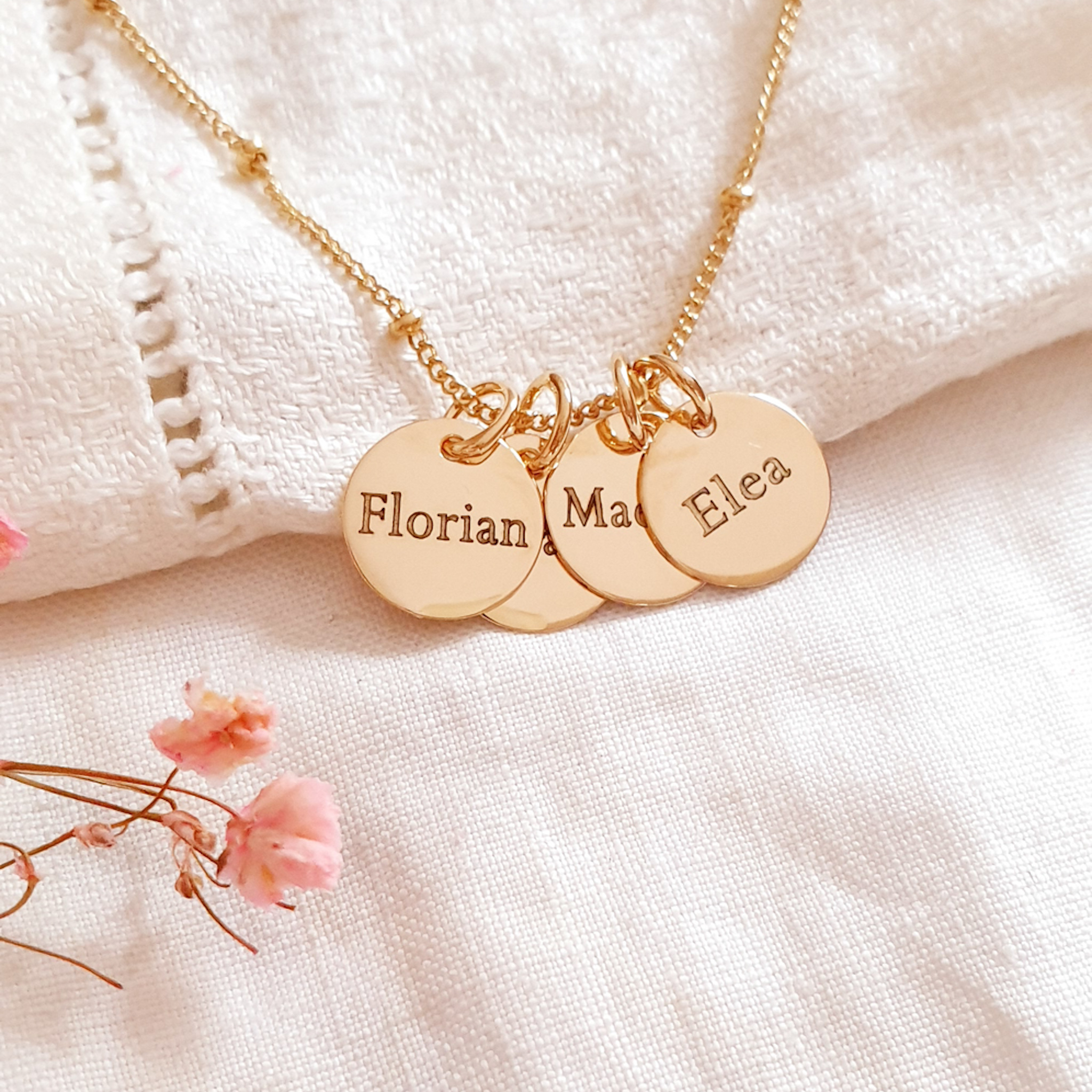 collier-prenoms-cadeau-maman-mamie