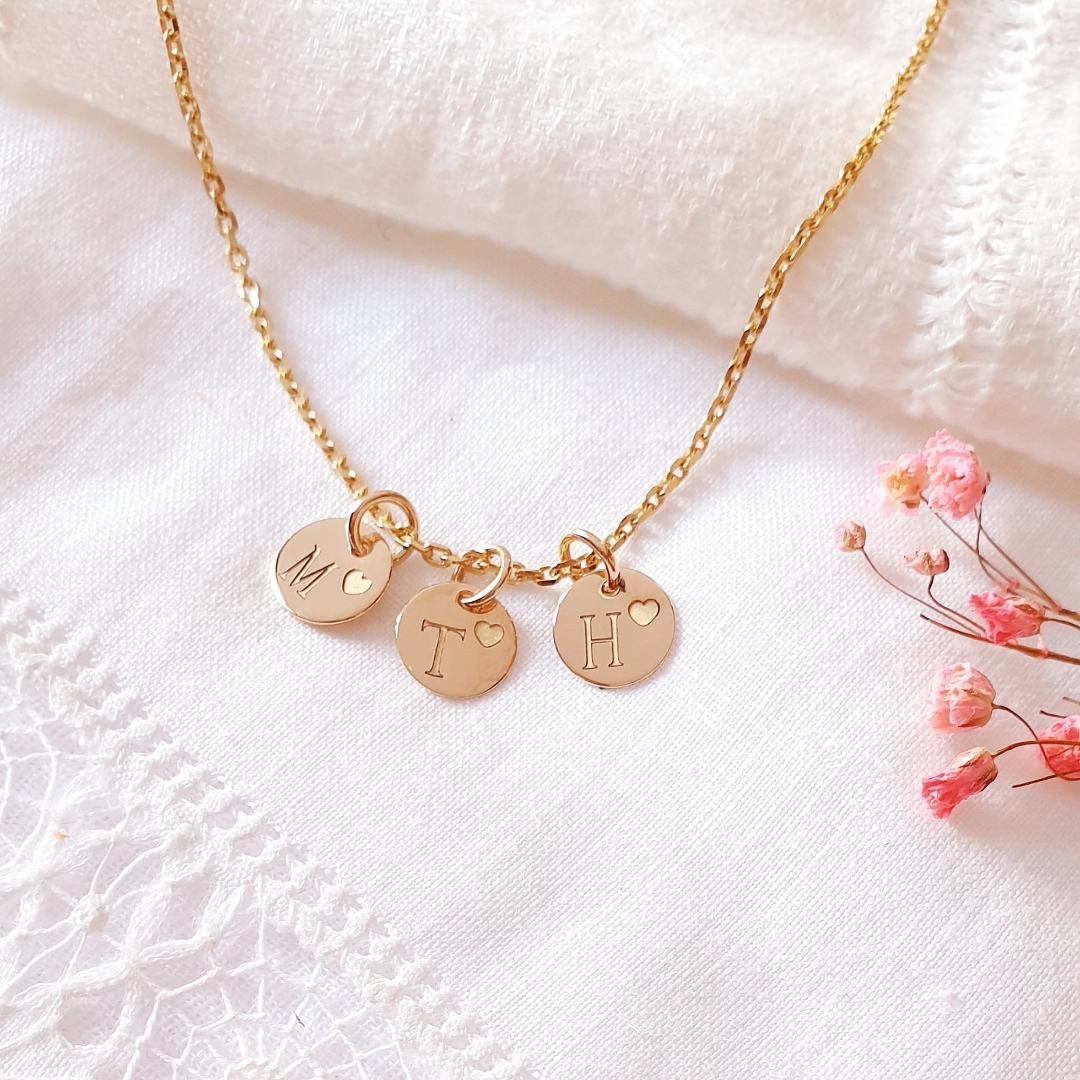 collier-pampilles-plaque-or-pour-femme-personnalisable
