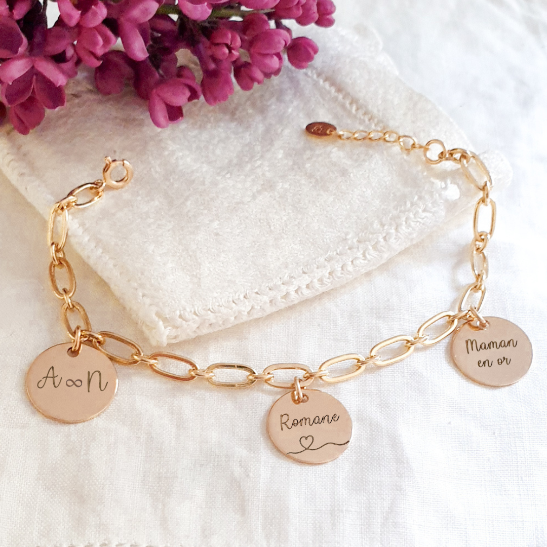 bracelet-personnalise-femme-medailles-gravees-prenom-coeur