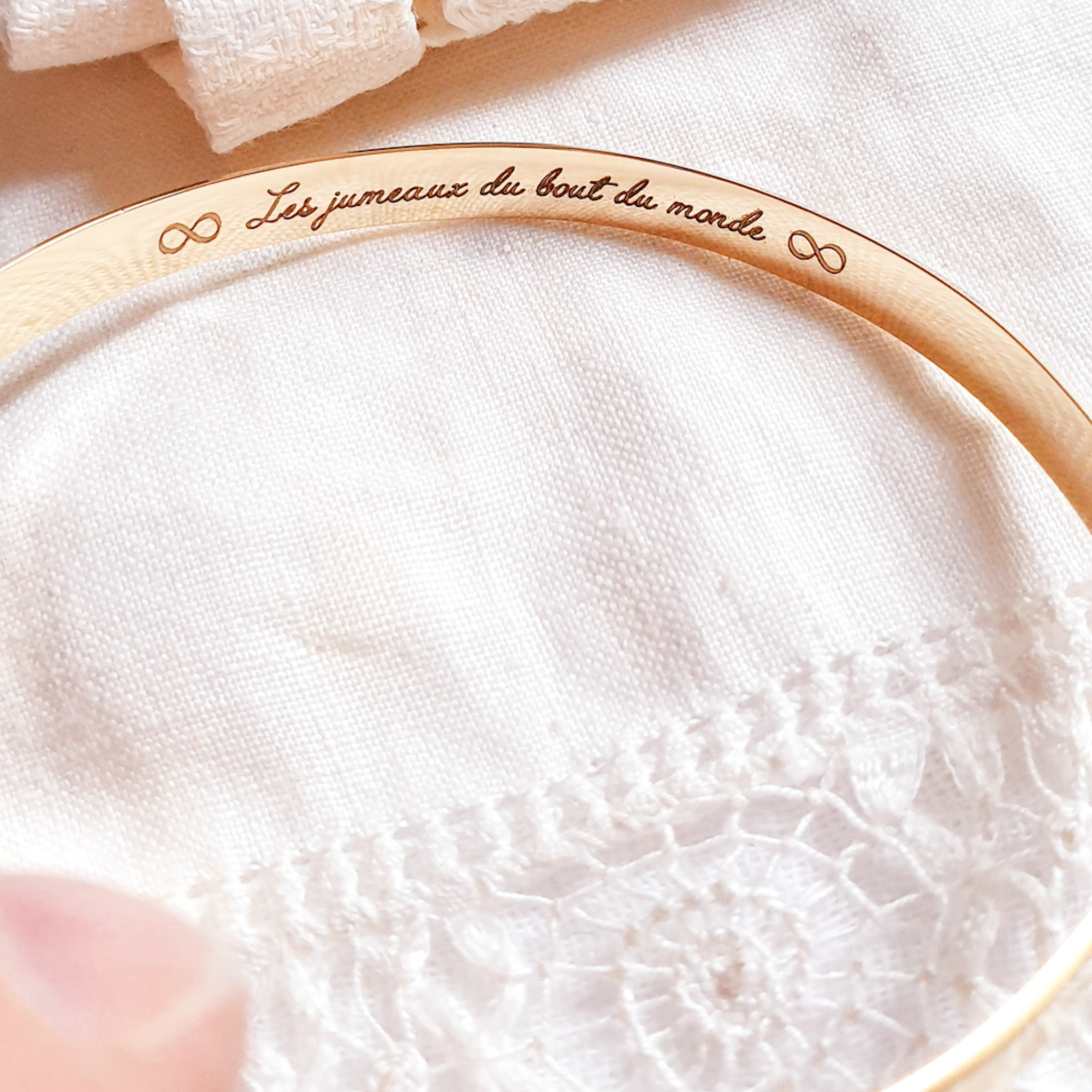 bracelet-jonc-grave-pour-soeur