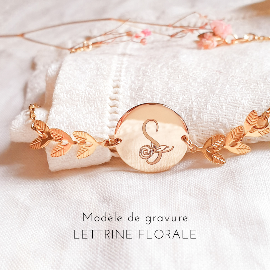 bracelet-avec-initiale-lettrine-fleur-grave