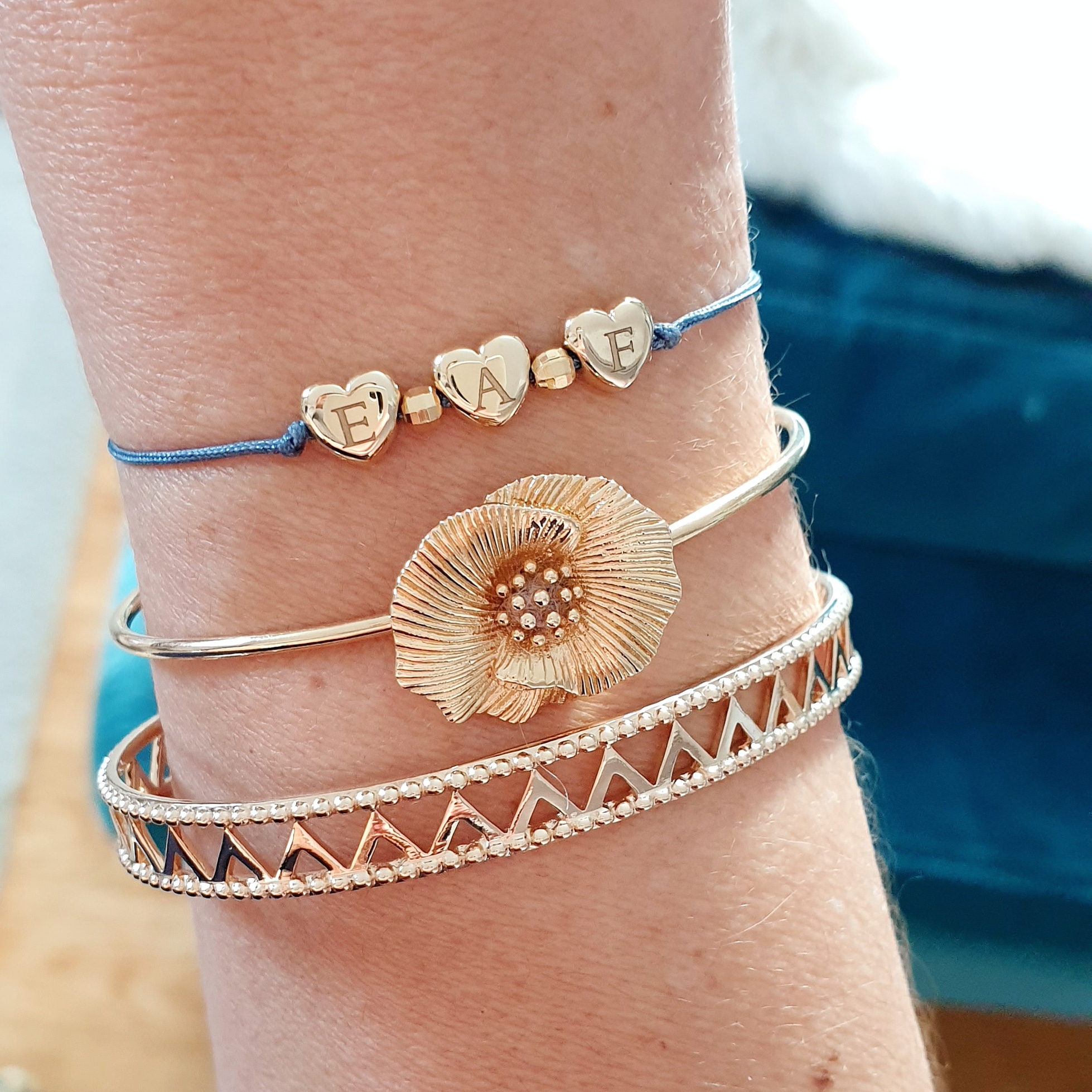 bracelet-personnalise-petits-coeurs-graves