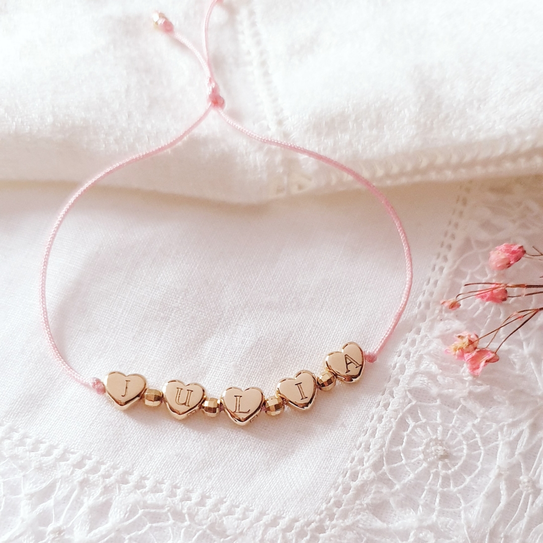 bracelet-prenom-personnalisable-coeurs
