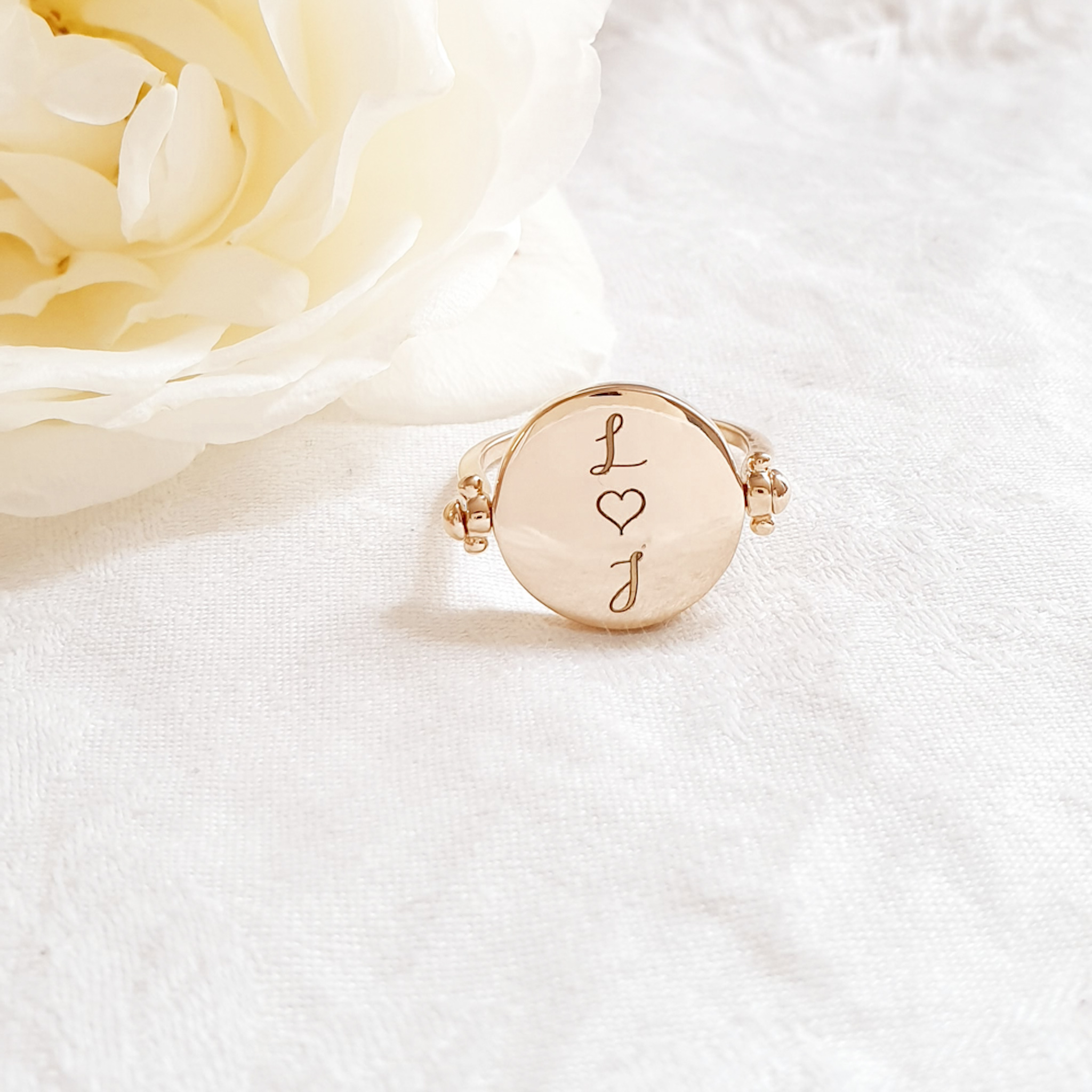 bague-gravee-femme-nacre-reversible