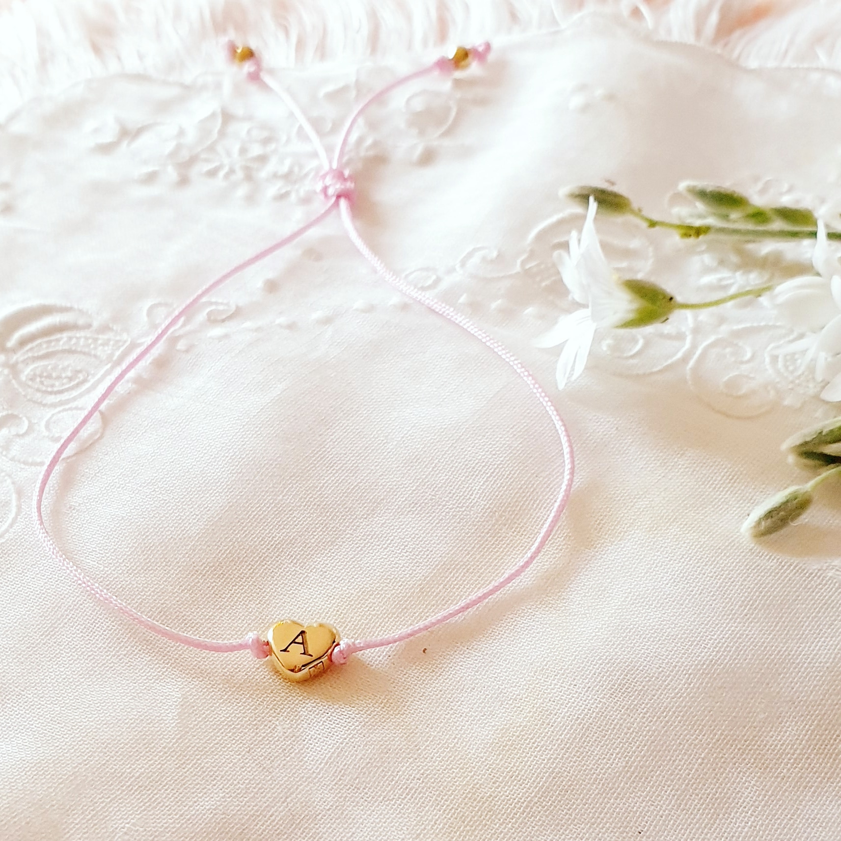 bracelet-cordon-fille-personnalisable-coeur-avec-initiale