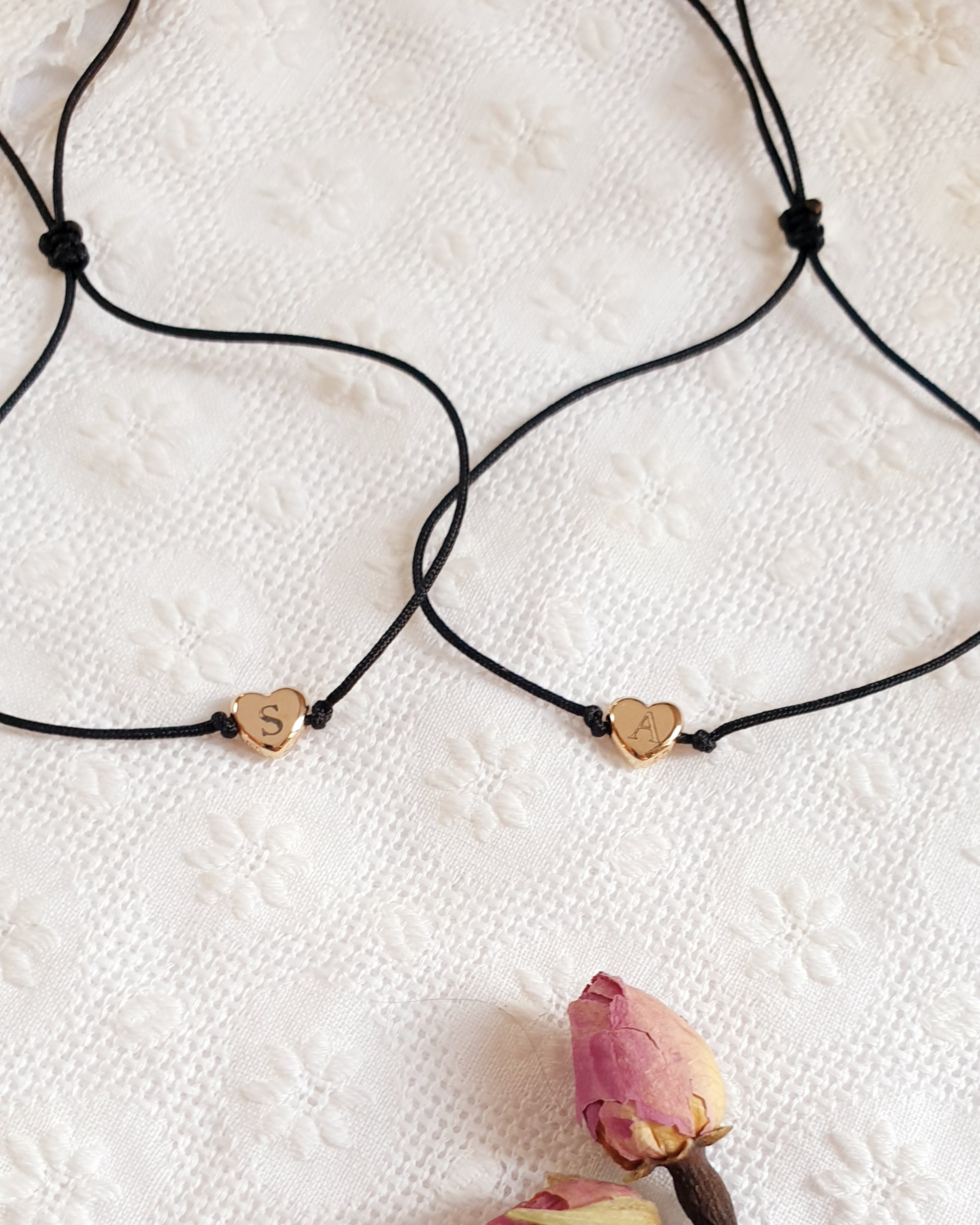 bracelet-fille-personnalise-avec-initiale-medaille-coeur
