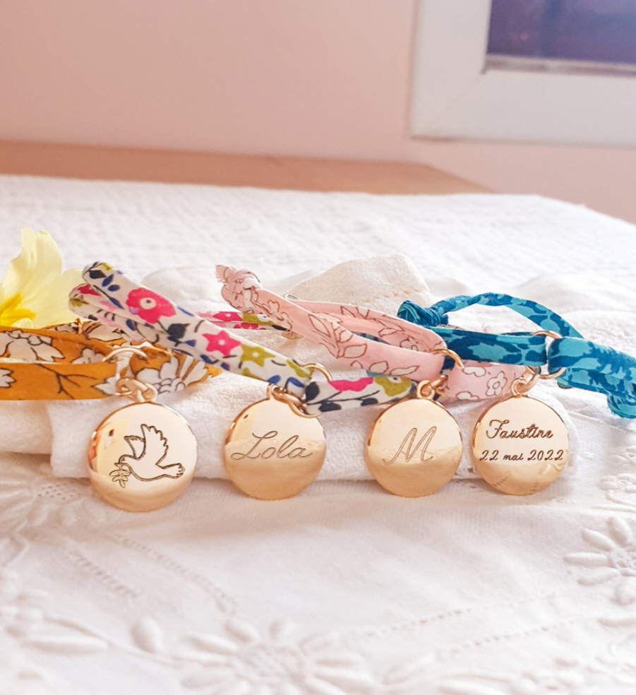 bracelets-filles-personnalises-graves-liberty