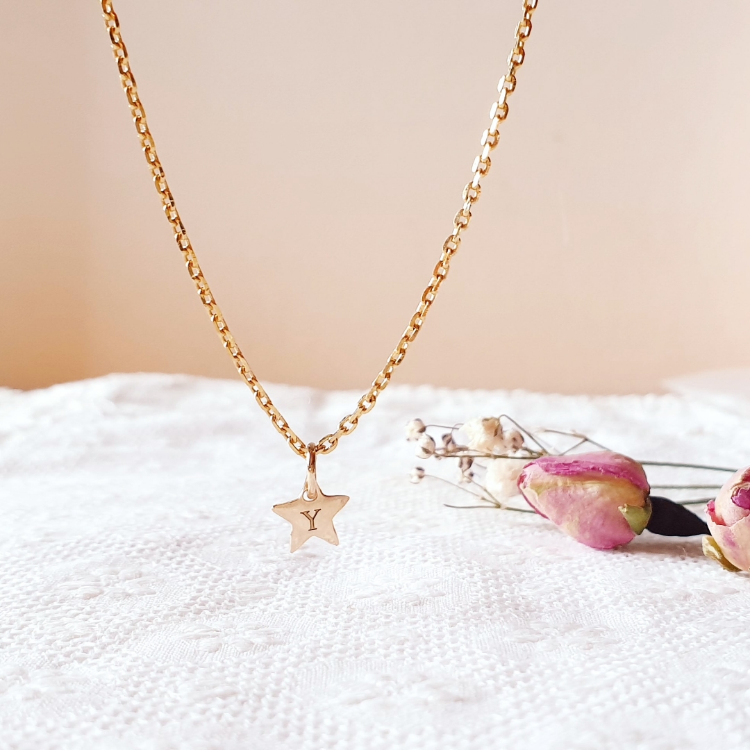 collier-personnalise-fille-grave-initiale-mini-etoile