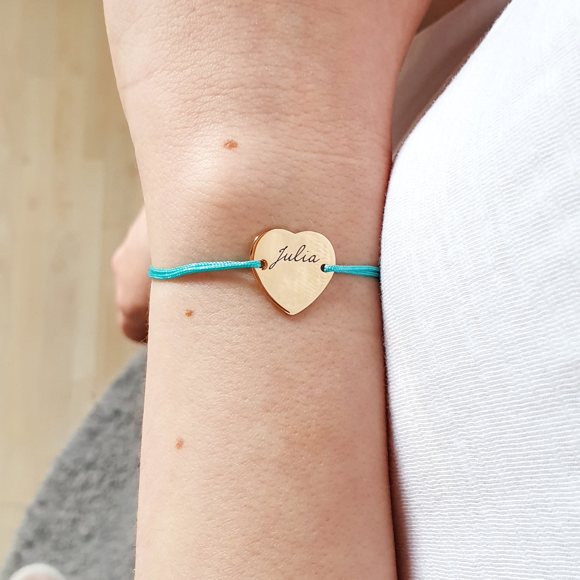 bracelet-prenom-fille-grave-coeur