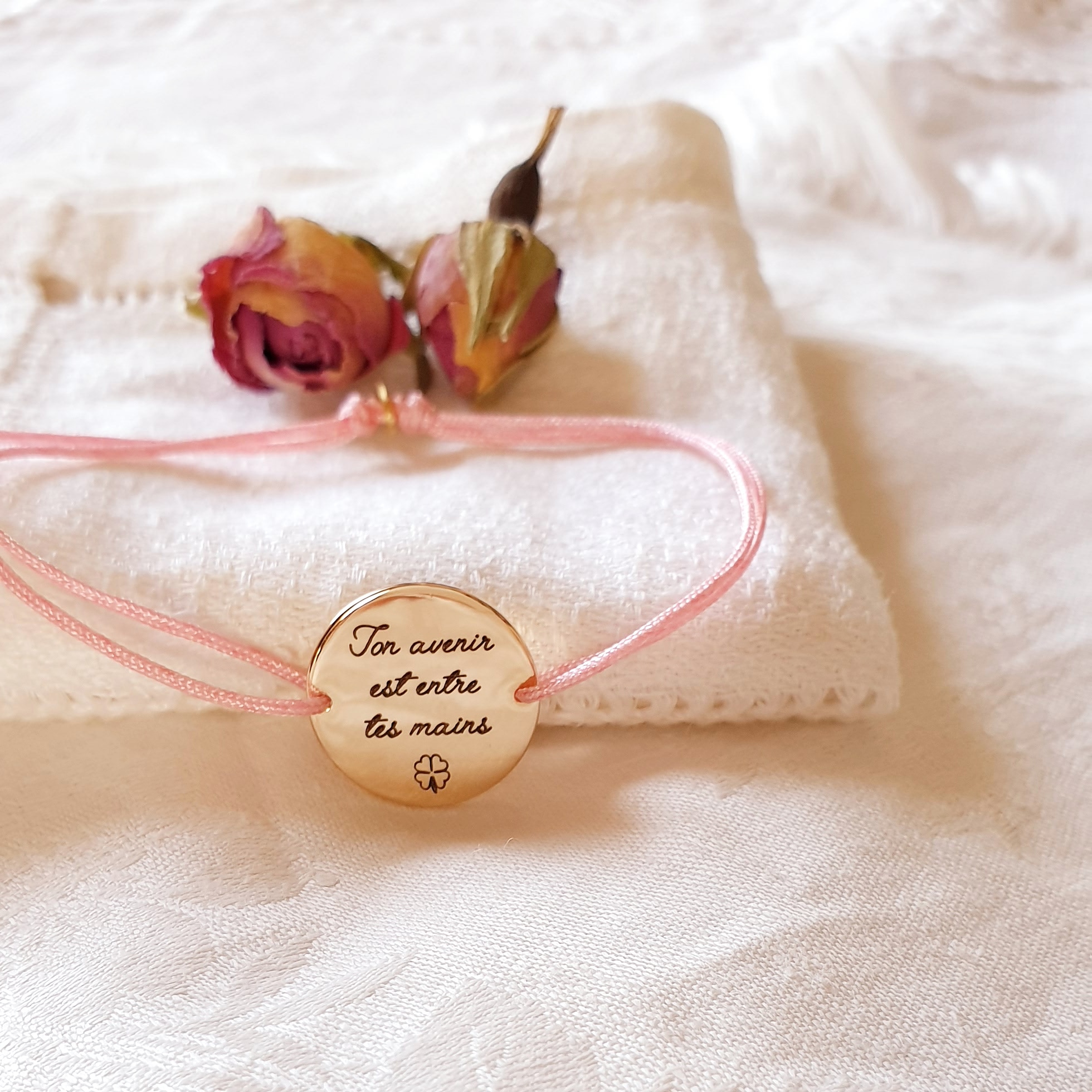 bracelet-grave-fille-avenir-message-trefle