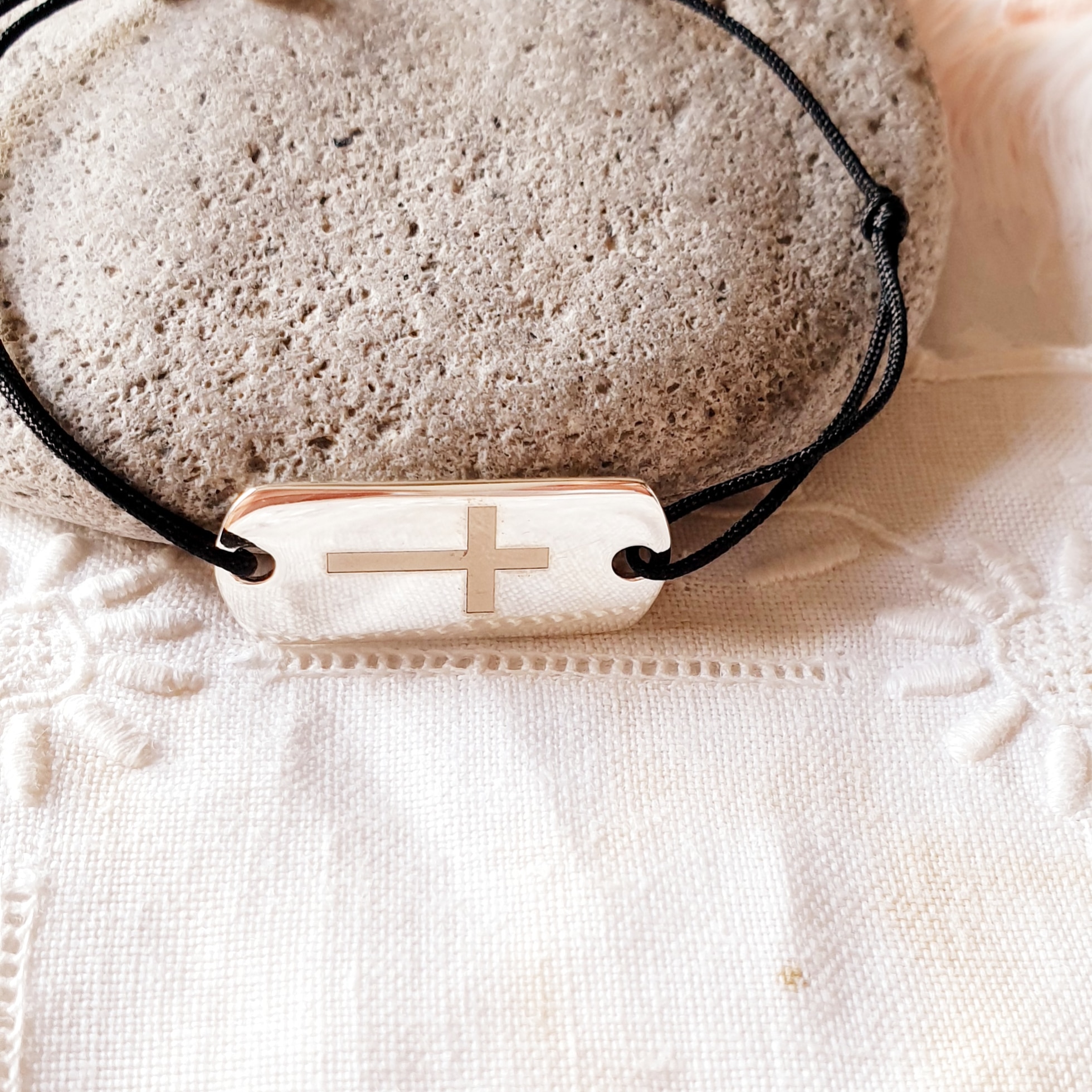 bracelet-garcon-grave-croix-cadeau-communion-confirmation