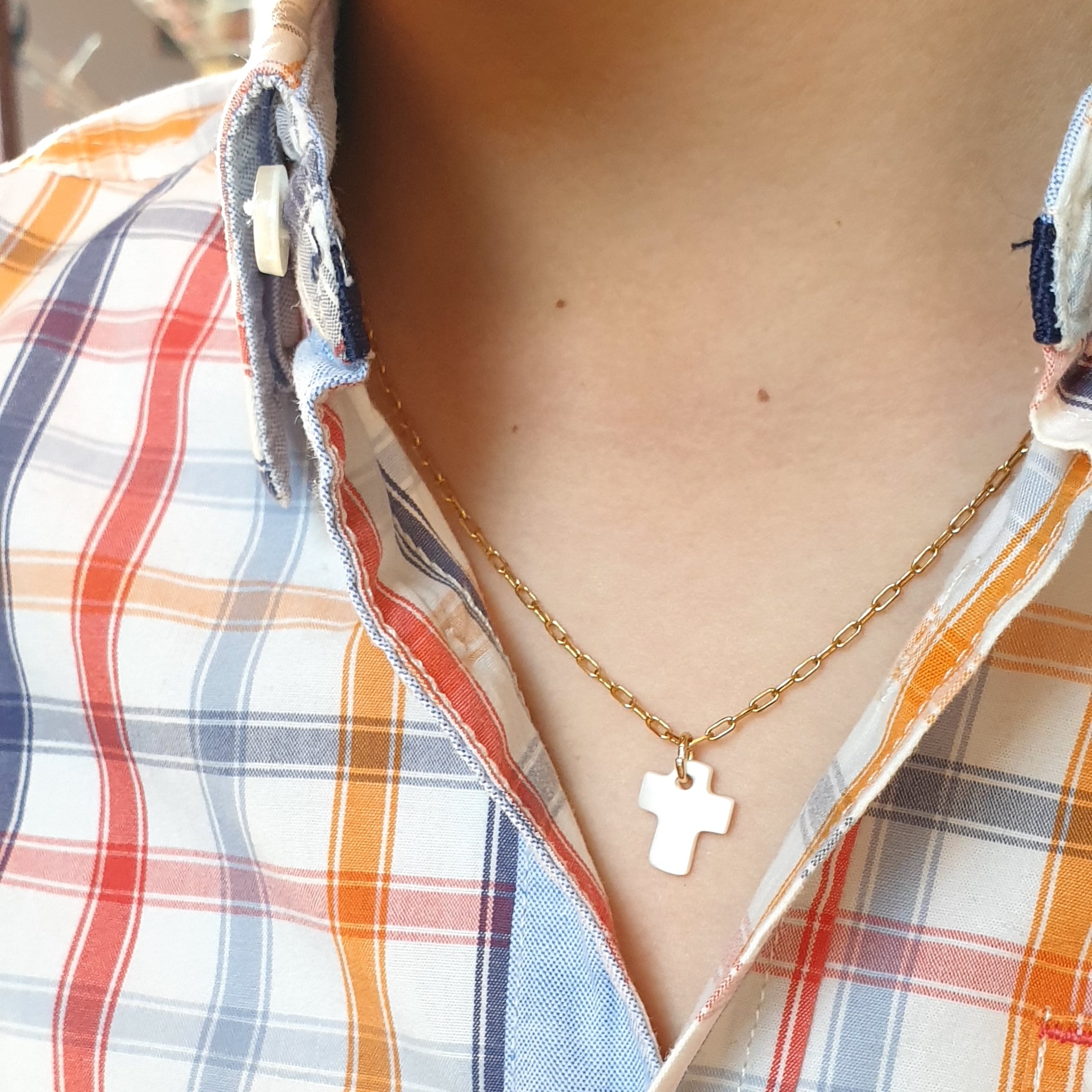 bijou-enfant-pendentif-religion-croix-de-nacre