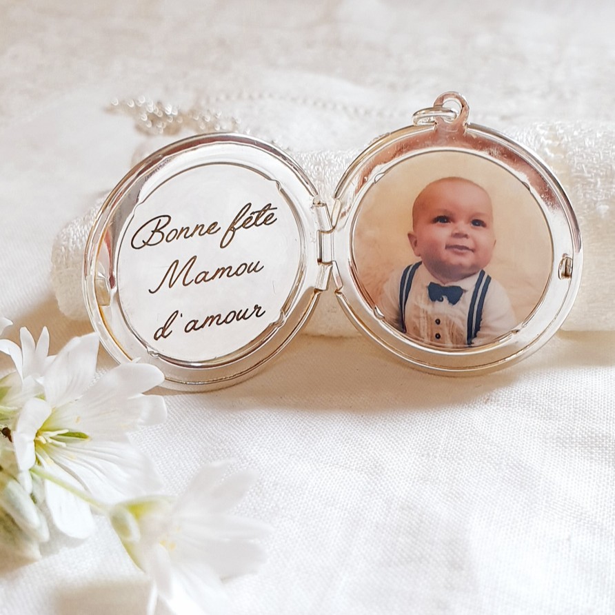 medaillon-photo-personnalise-argent-gravure-fete-maman-bebe