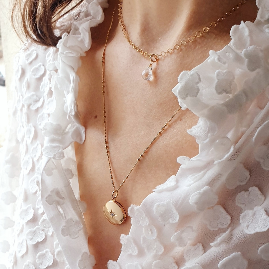 bijou-femme-medaillon-personnalise-collier-pierre-naissance